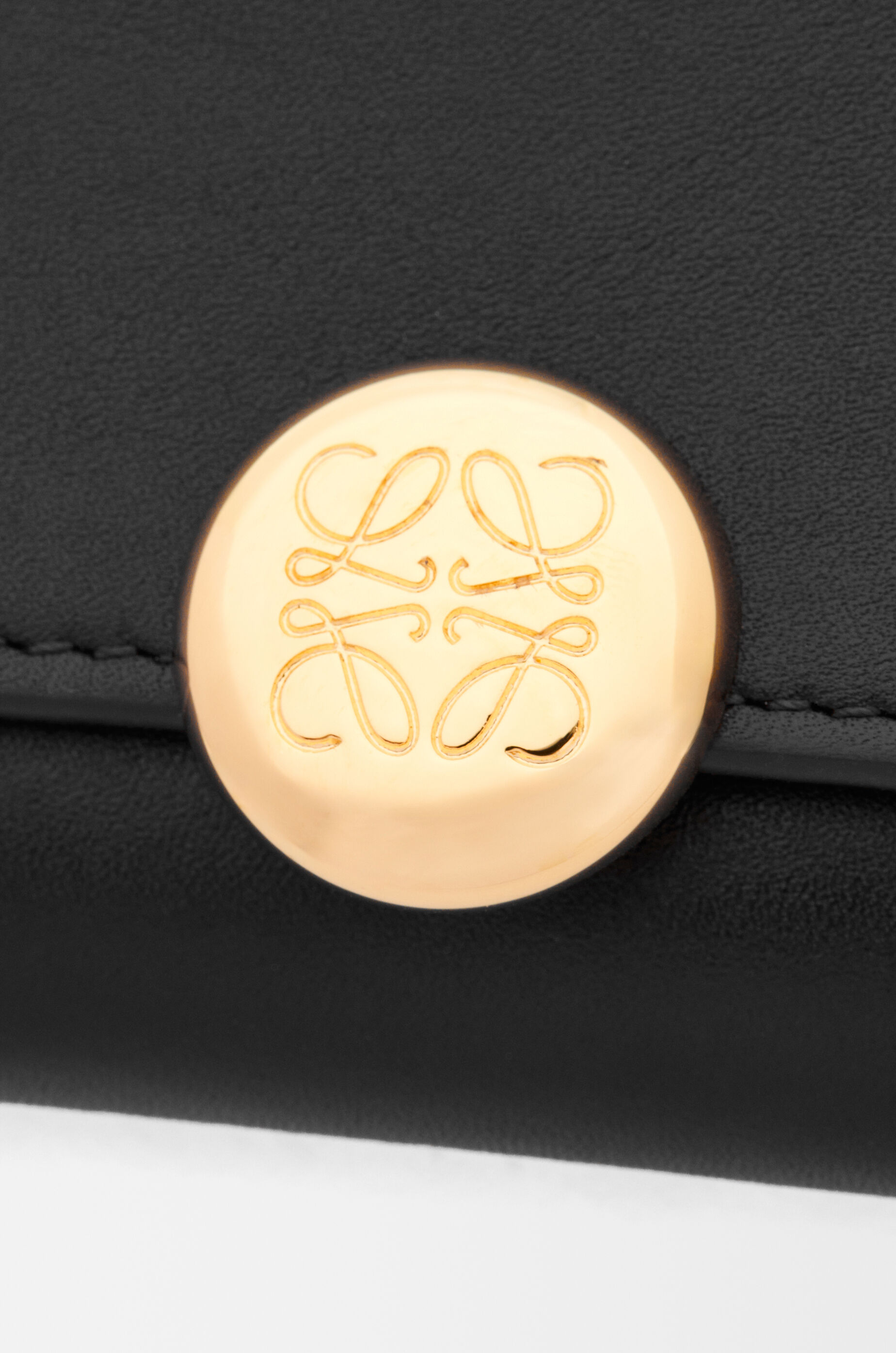 LOEWE Pebble continental wallet in shiny nappa calfskin Black
