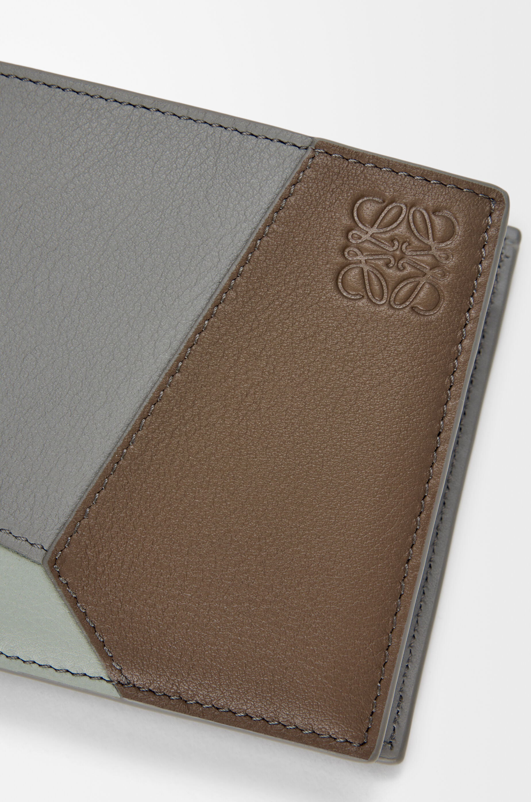 LOEWE Puzzle bifold coin wallet in classic calfskin Winter Brown/Ash Grey