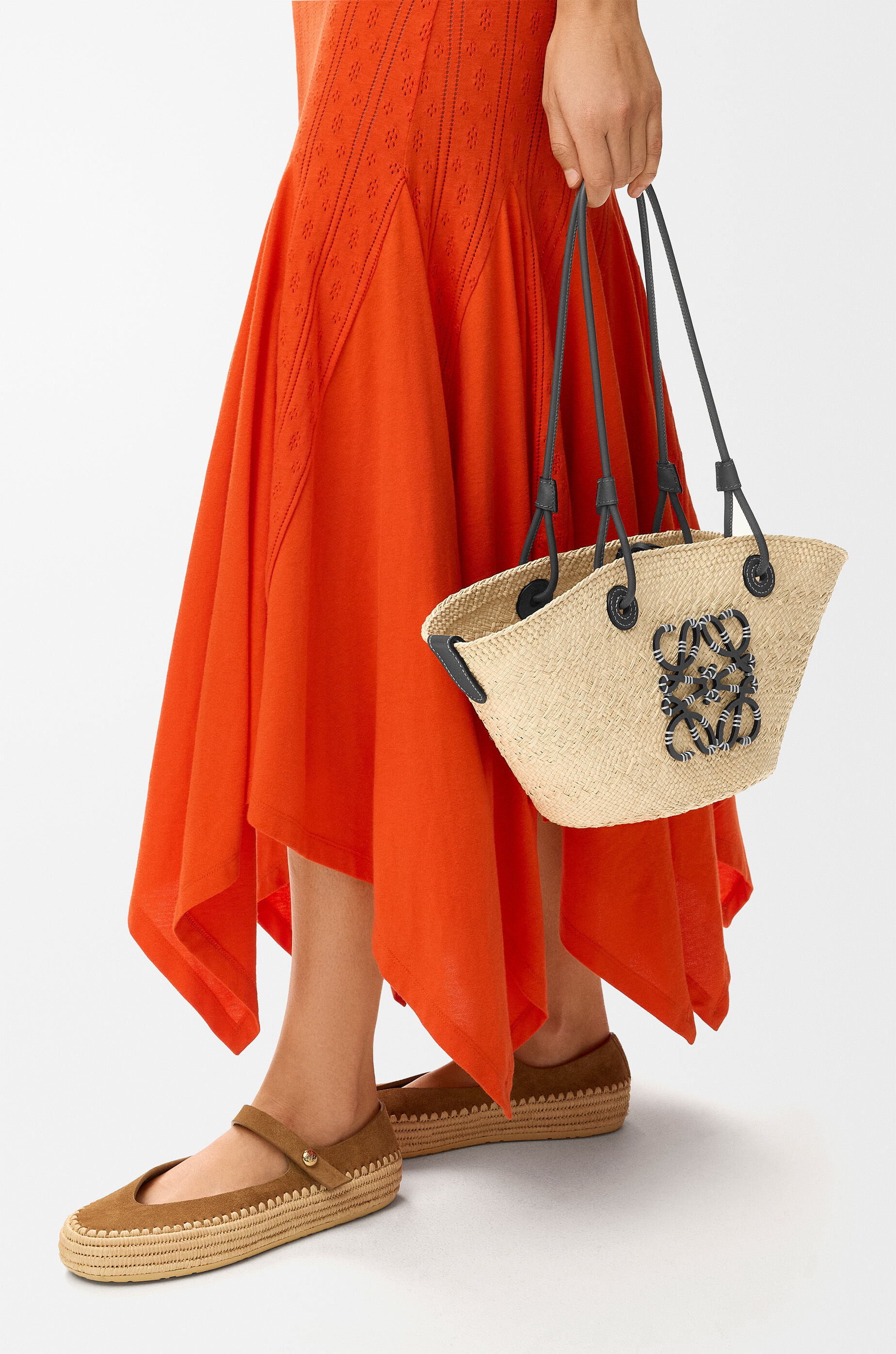 LOEWE Small Anagram basket bag in iraca palm and calfskin Natural/Black