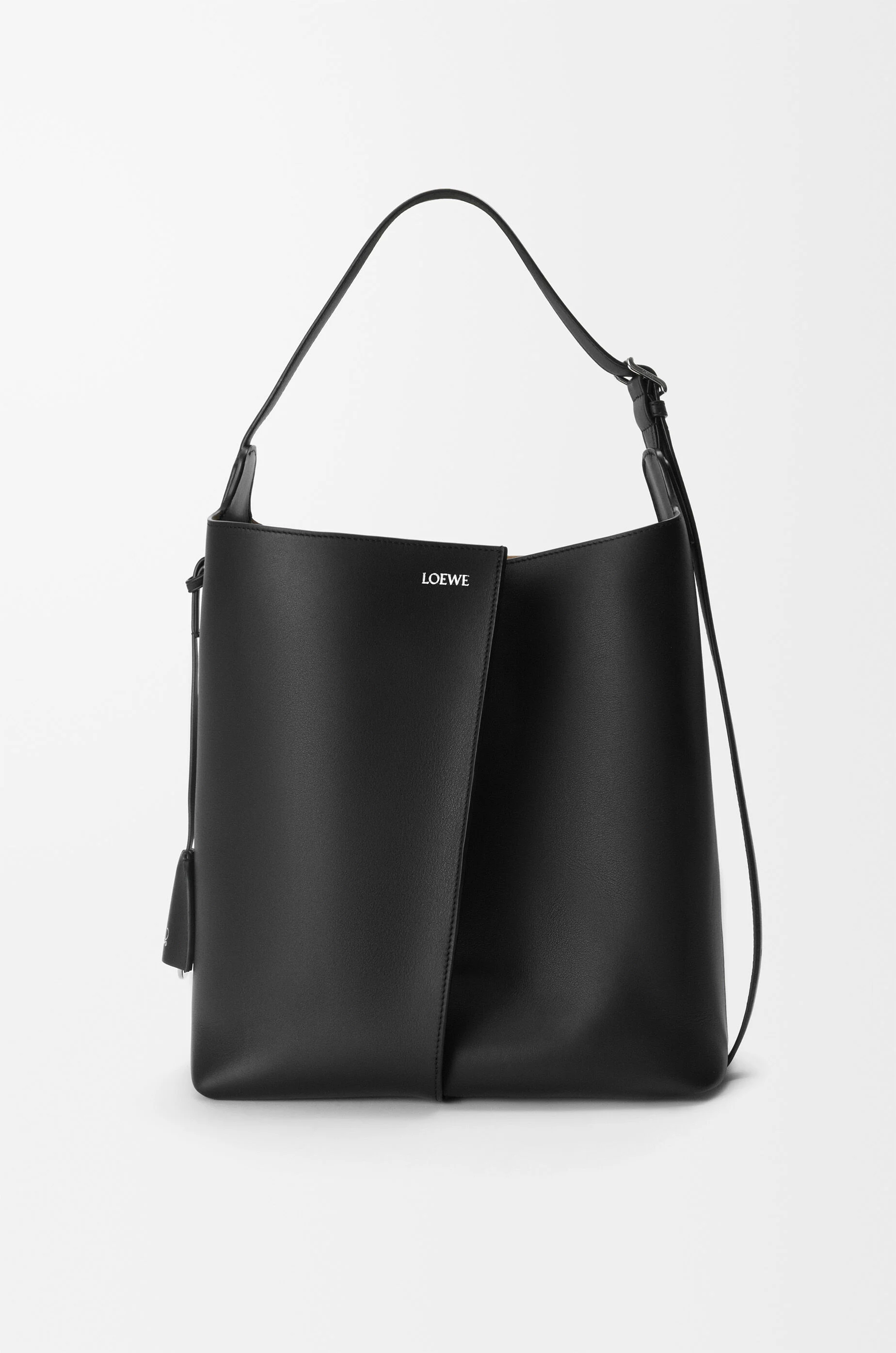 LOEWE Large Bilbao bucket in smooth calfskin Black