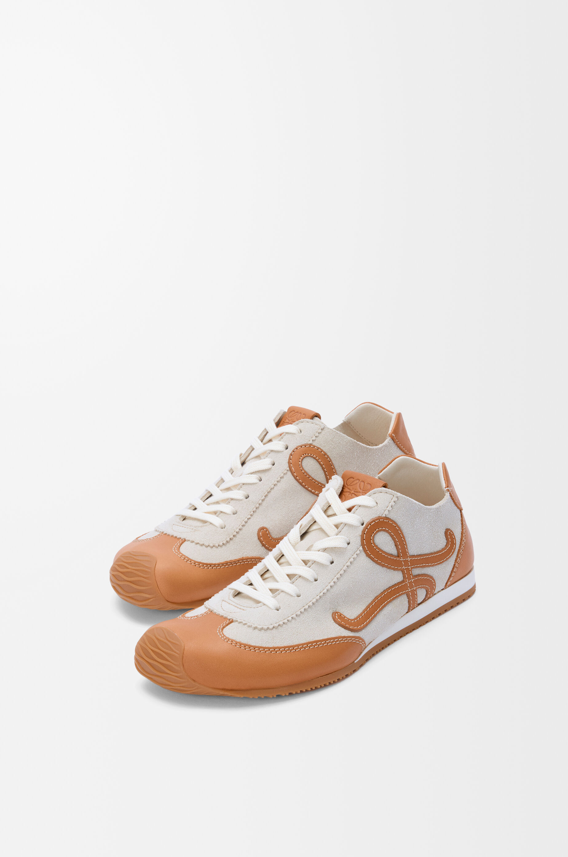 LOEWE Ballet Runner 2.0 unlined in deerskin and vegetable-tanned calfskin Soft White/Tan