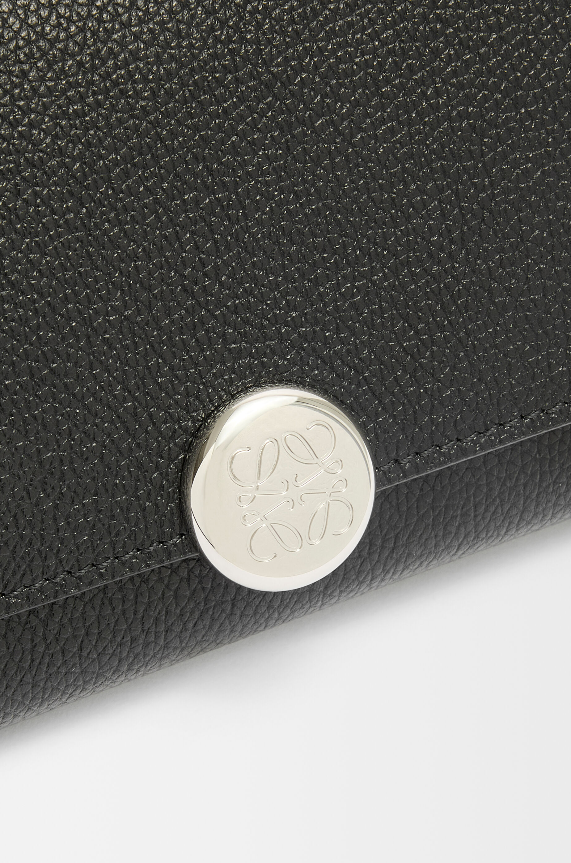 LOEWE Pebble continental wallet in pebble grained calfskin Black