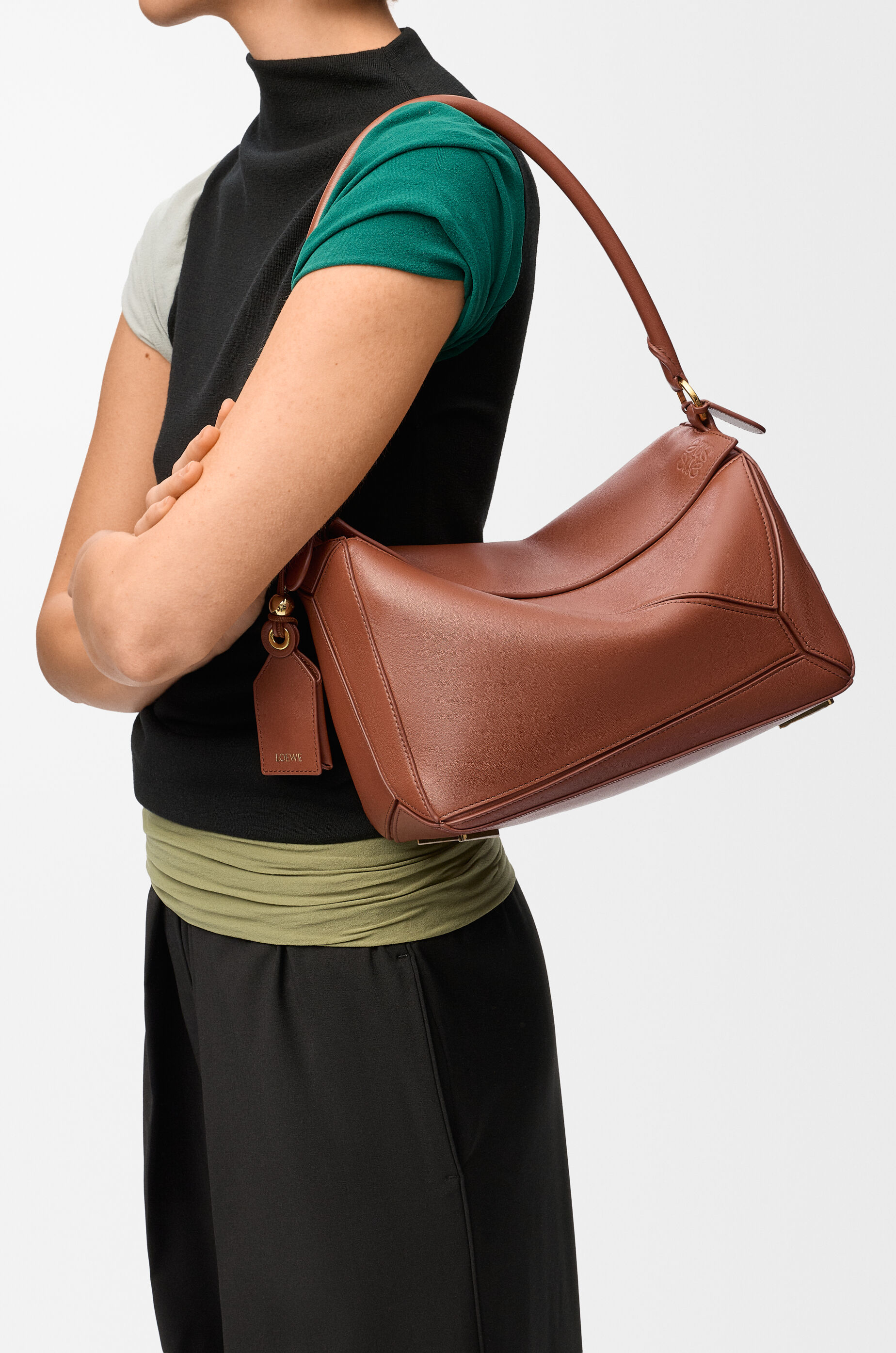 LOEWE Medium Featherlight Puzzle bag in nappa lambskin Pecan