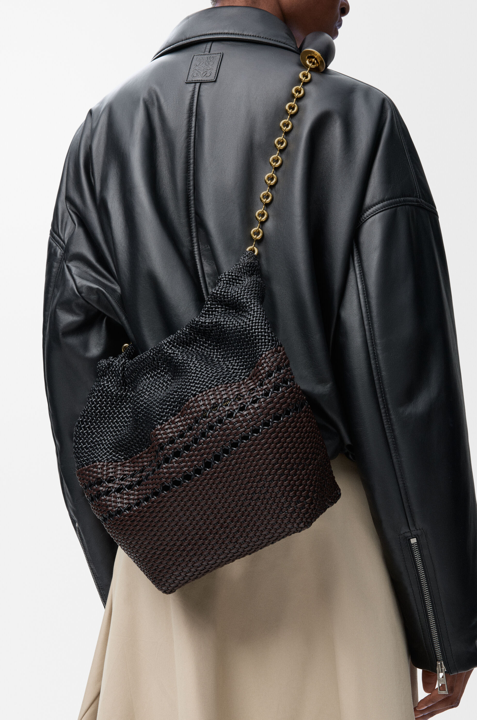 LOEWE Small Squeeze bag in woven nappa calfskin Black/Brown