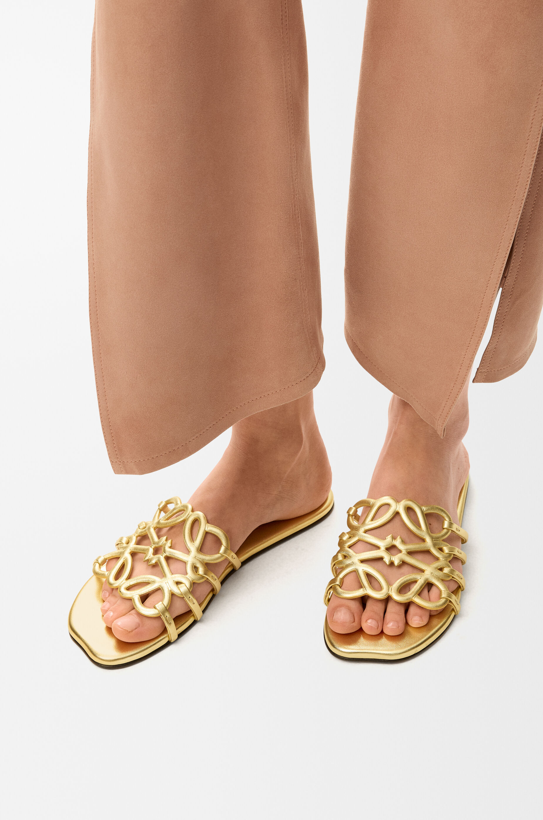 LOEWE Petal Anagram slide in laminated lambskin Gold