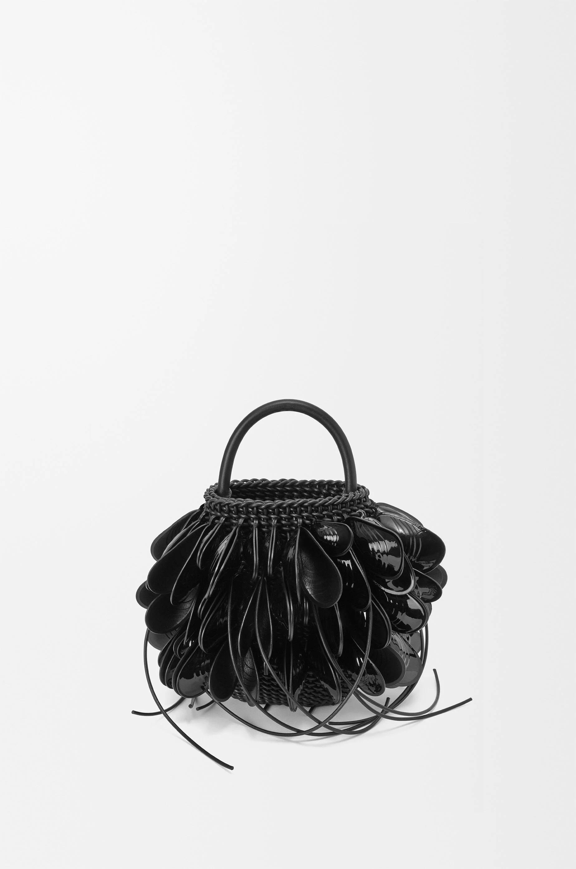 LOEWE Shell bucket in woven calfskin Black