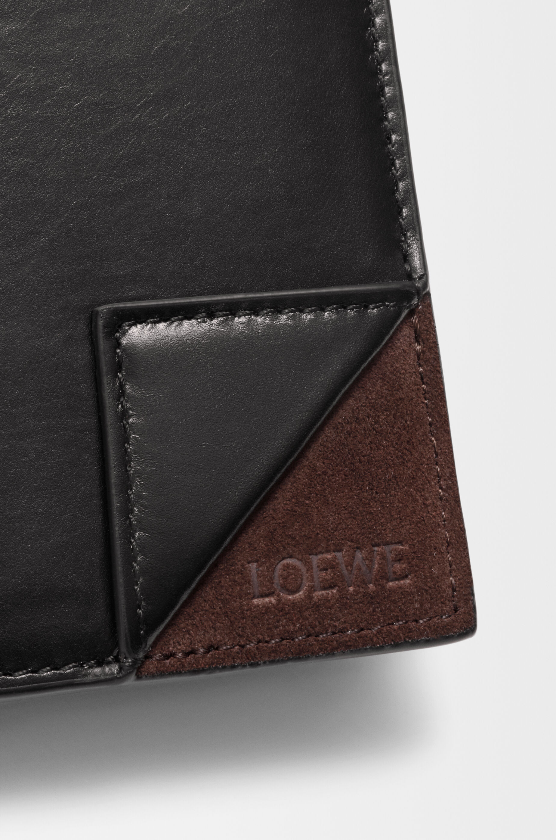 LOEWE Switch bifold wallet in supple grained calfskin and suede Black/Espresso