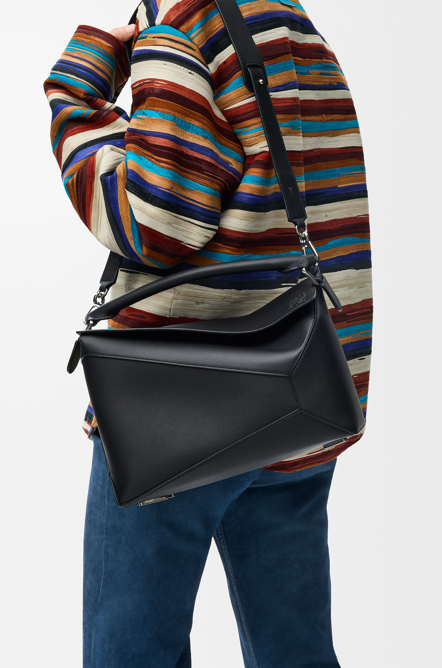 LOEWE Medium Puzzle Edge bag in classic calfskin Black