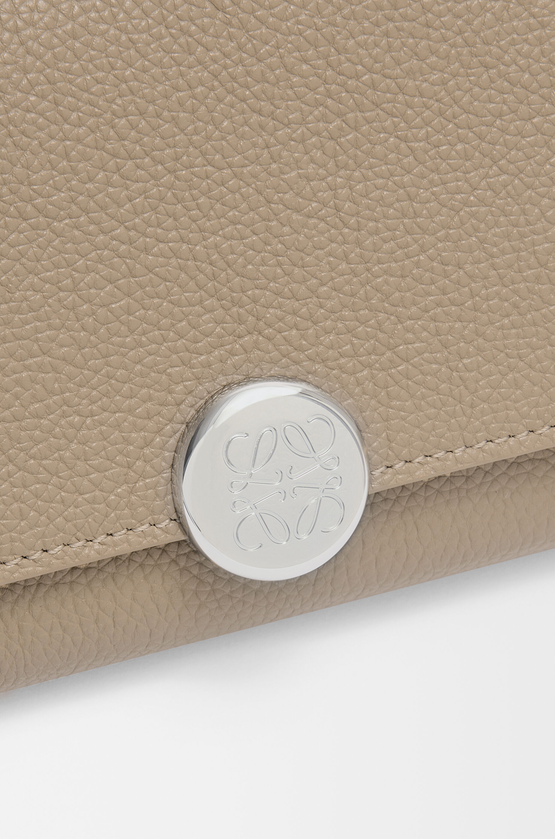 LOEWE Pebble continental wallet in pebble grained calfskin Clay