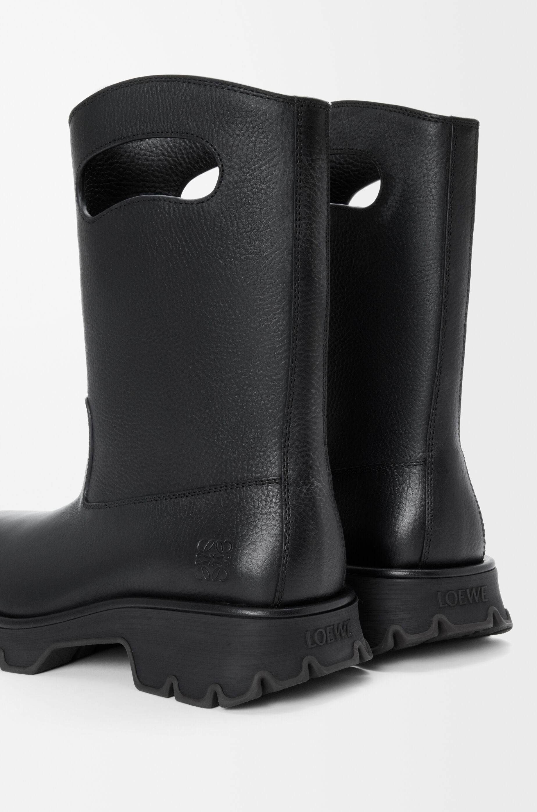 LOEWE Bobby boot in grained vegetable-tanned calfskin Black