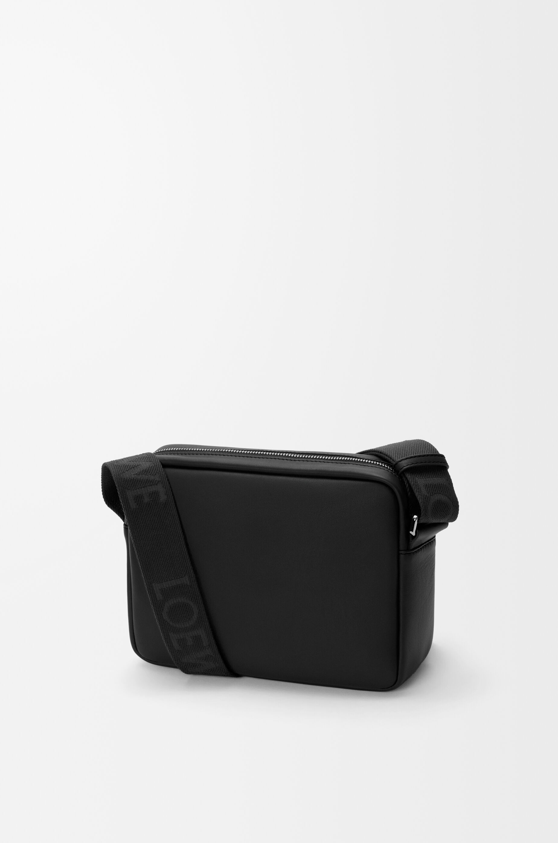 LOEWE Medium Pebble messenger bag in smooth calfskin Black