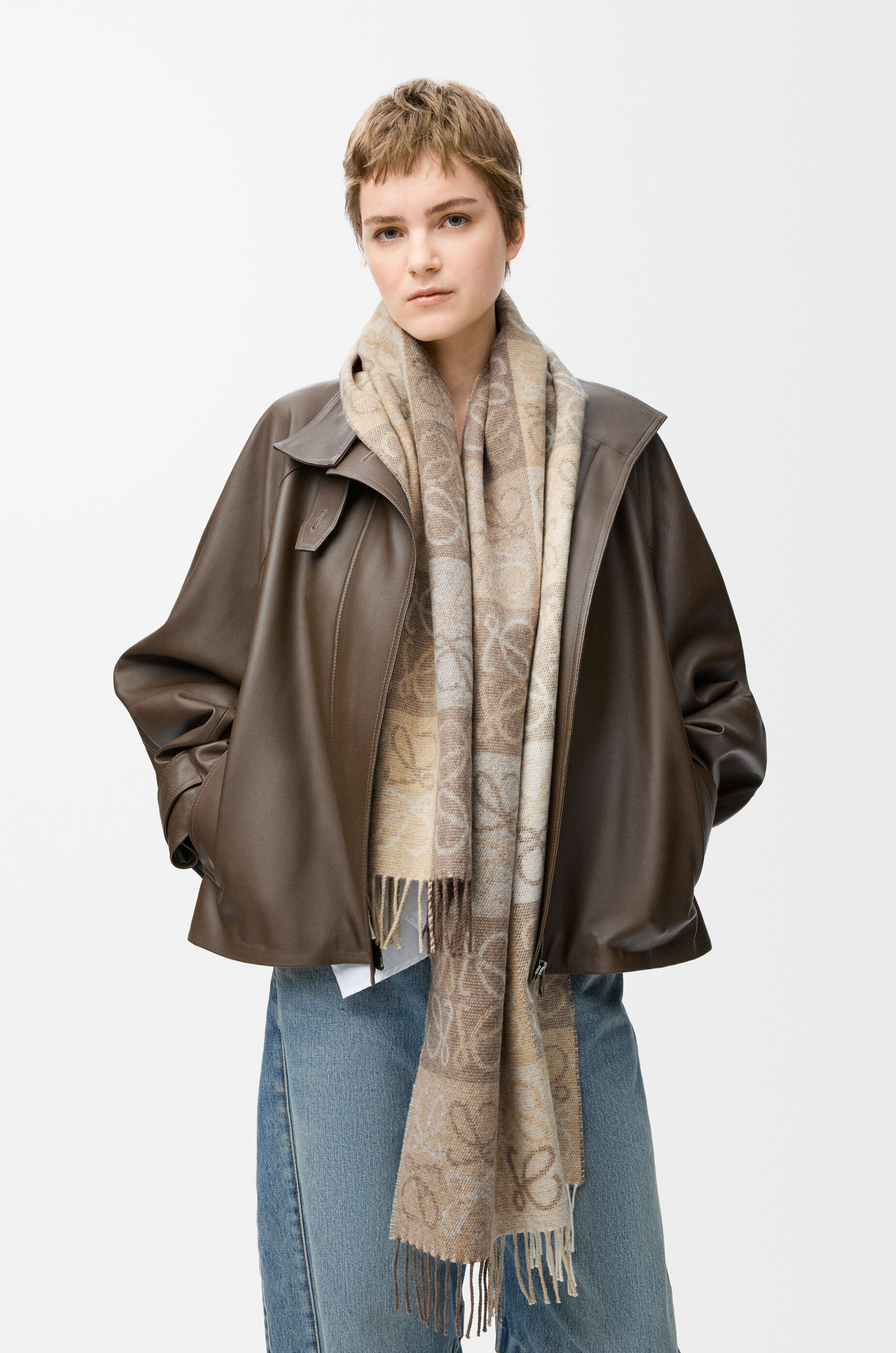LOEWE Scarf in wool and cashmere White/Beige