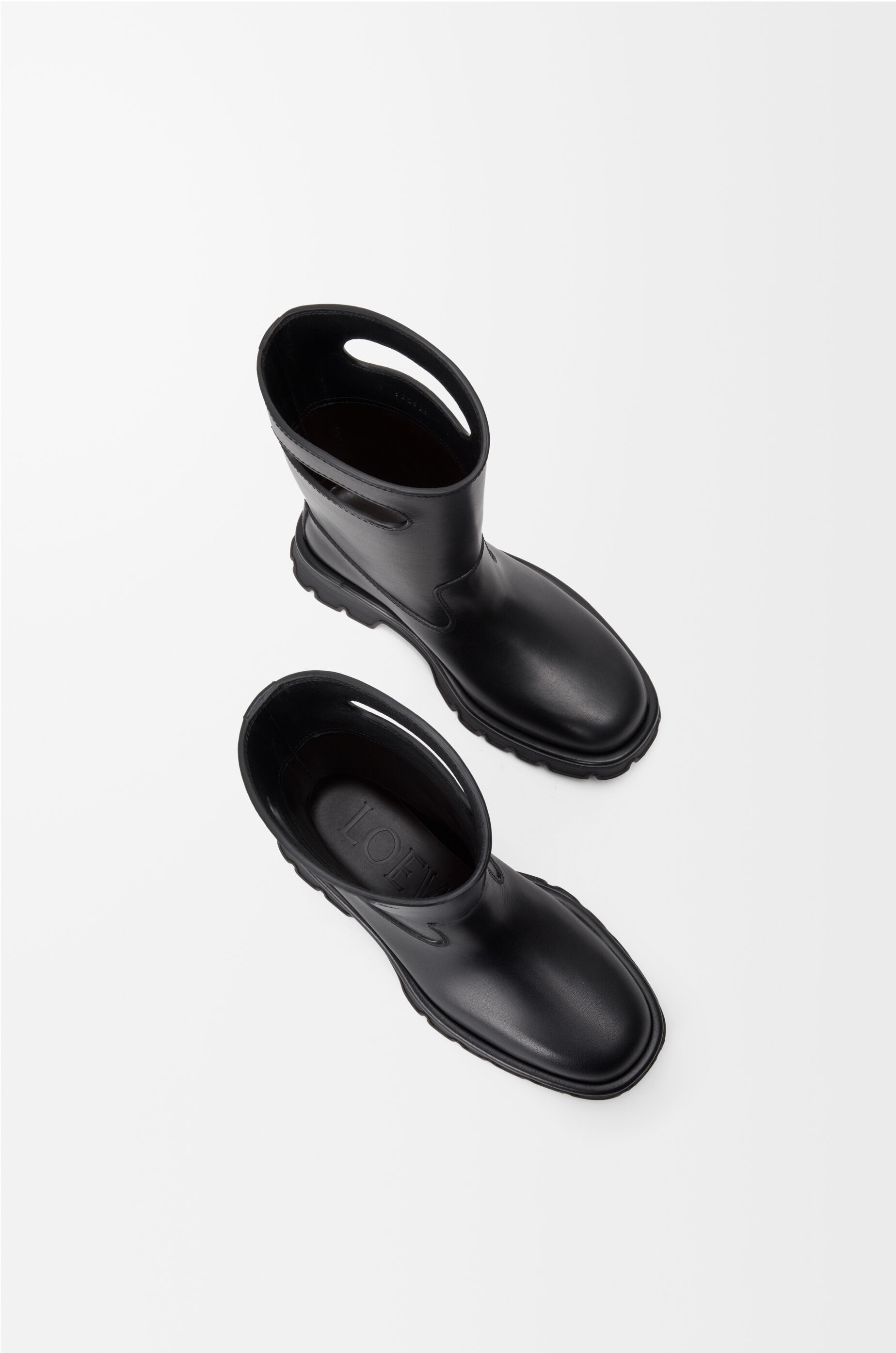 LOEWE Bobby boot in vegetable-tanned calfskin Black