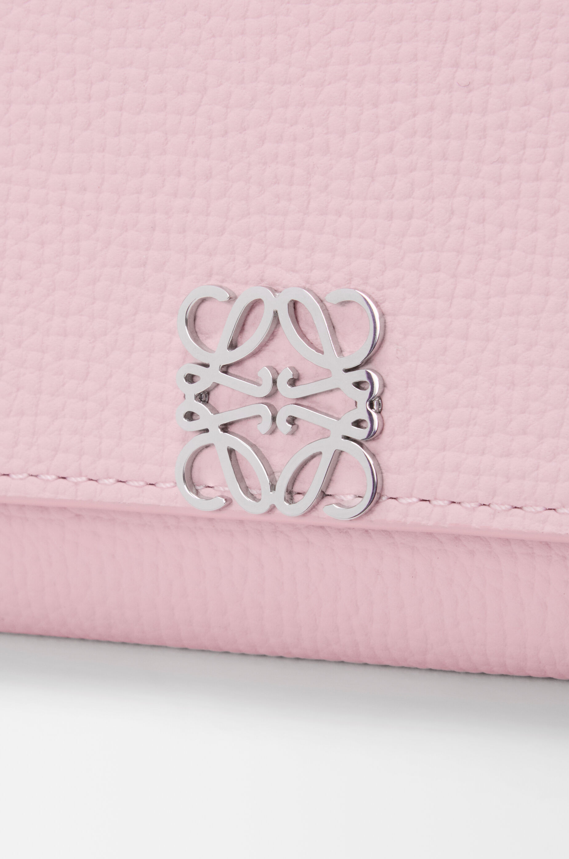 LOEWE Anagram continental wallet in pebble grained calfskin Blossom