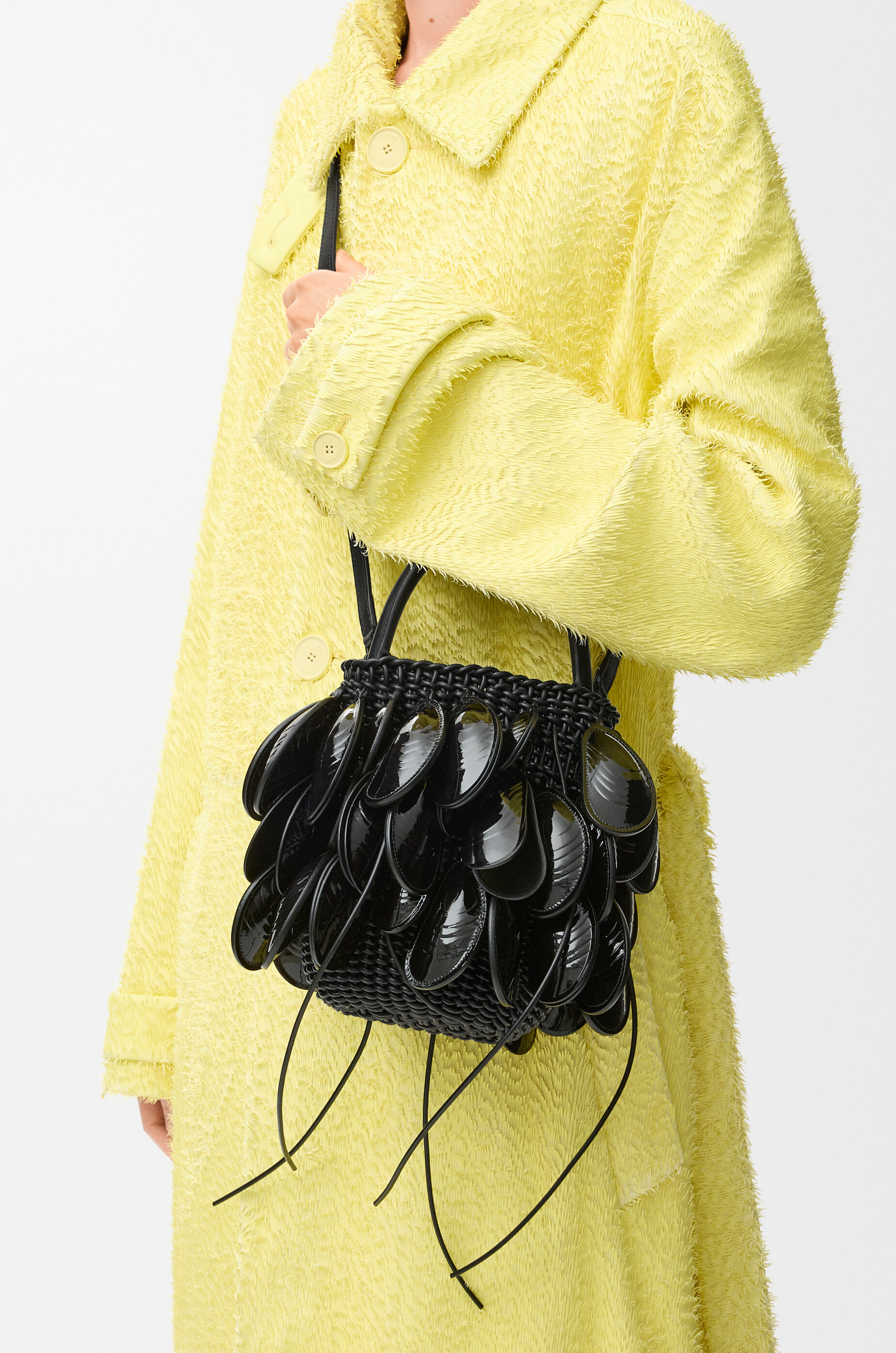 LOEWE Shell bucket in woven calfskin Black