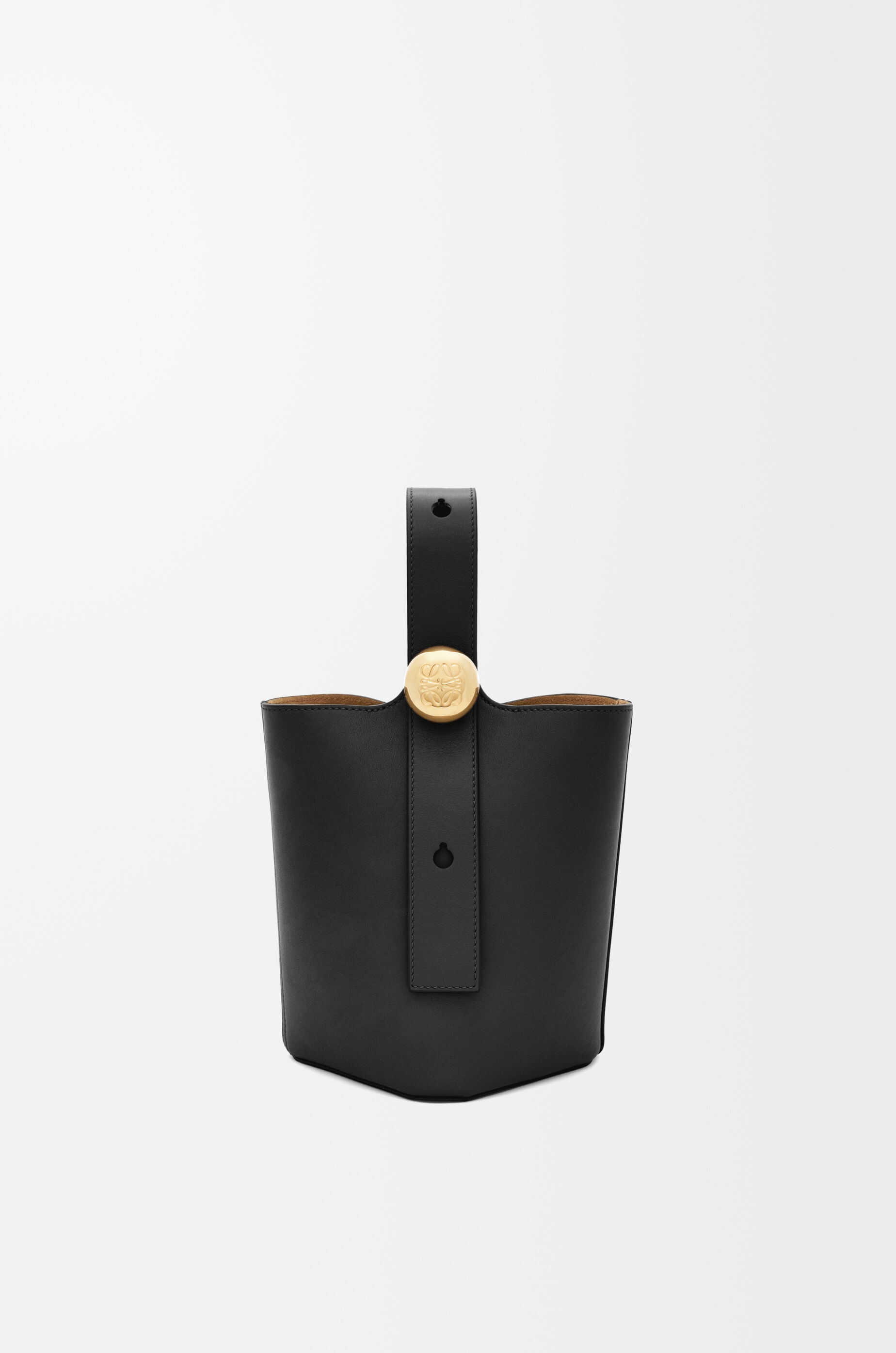 LOEWE Mini Pebble bucket in smooth calfskin Black