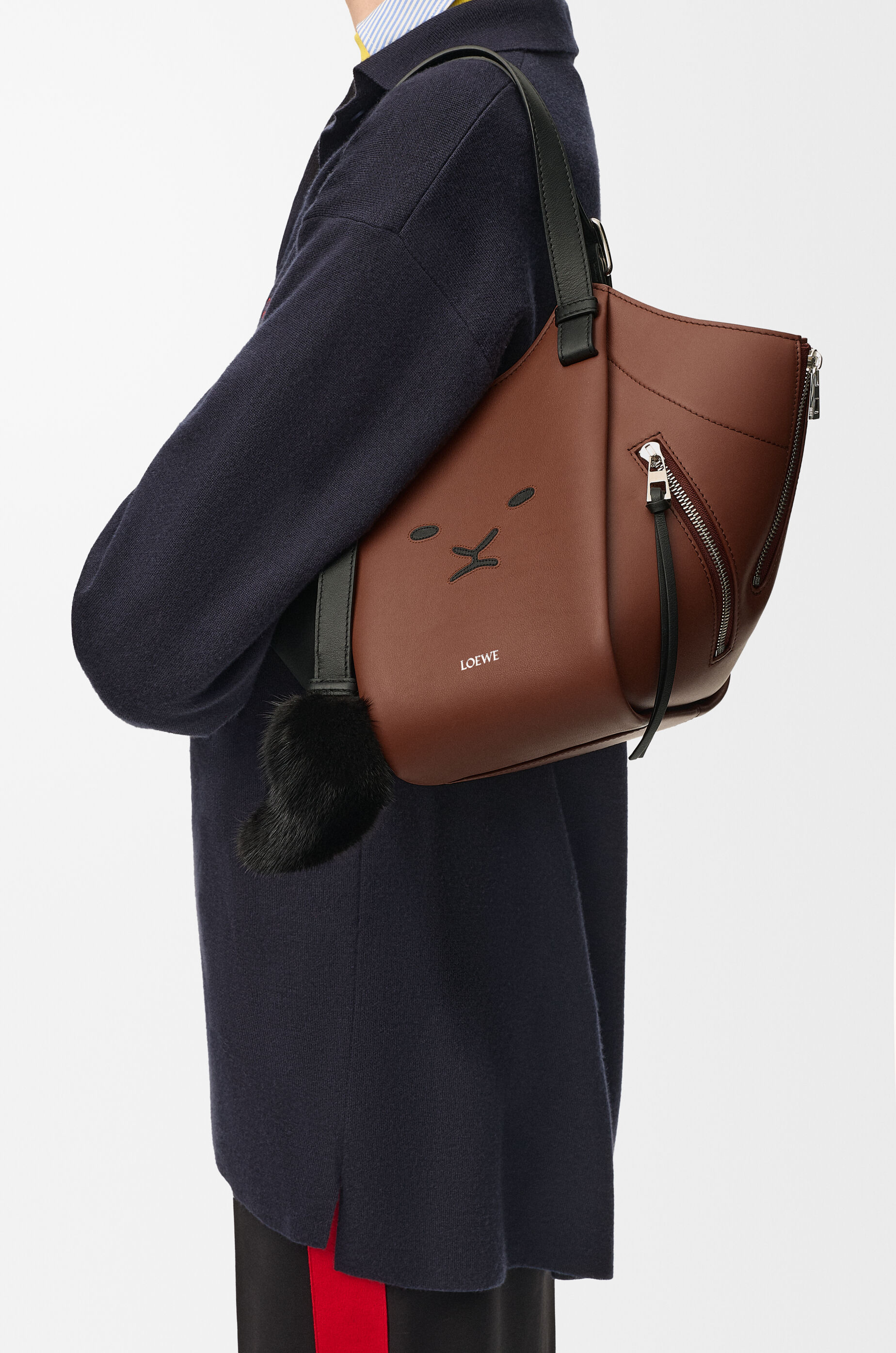 LOEWE Lion Intarsio Hammock Flip bag in calfskin Black/Pecan
