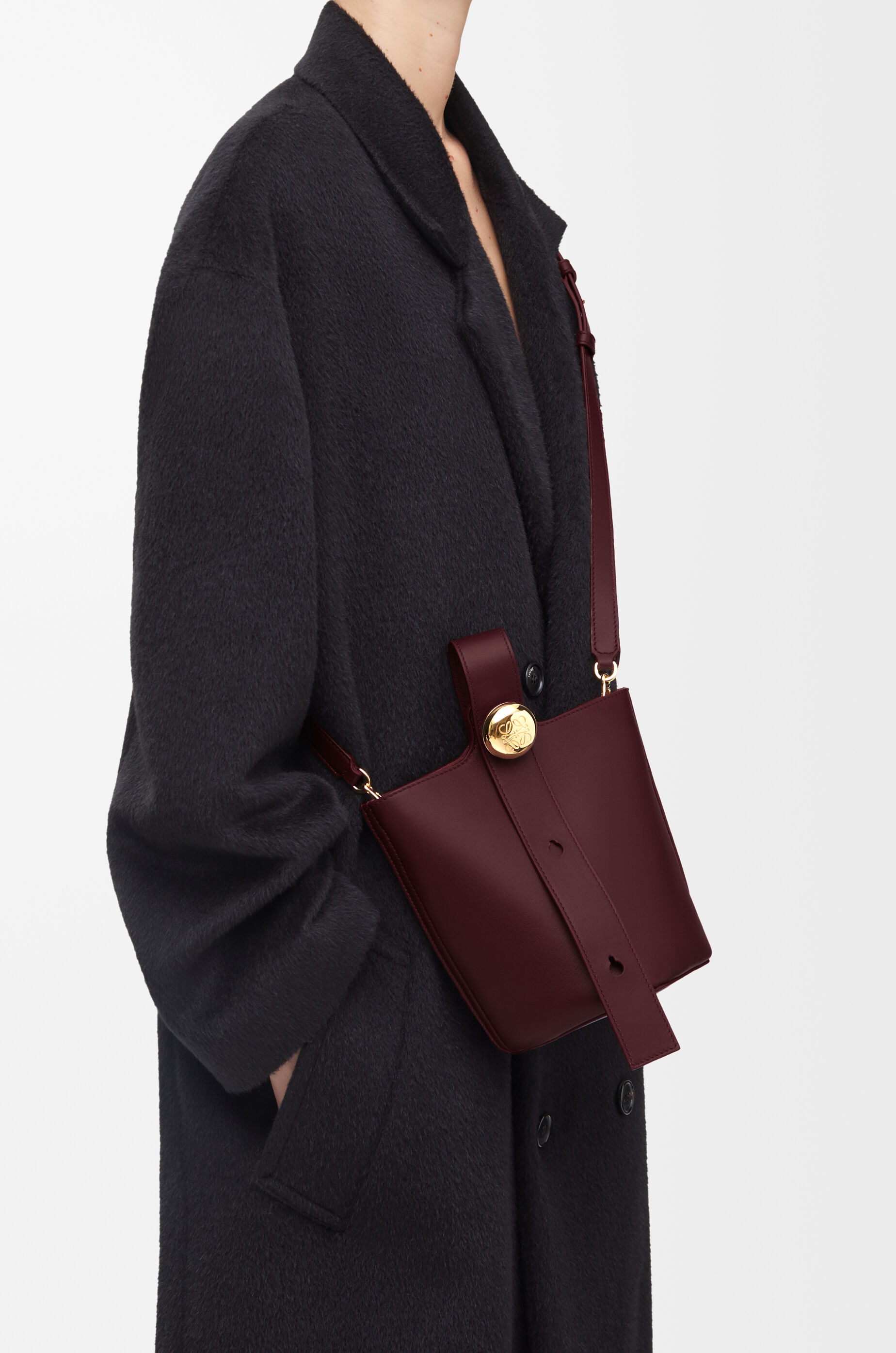LOEWE Mini Pebble bucket in smooth calfskin Dark Burgundy