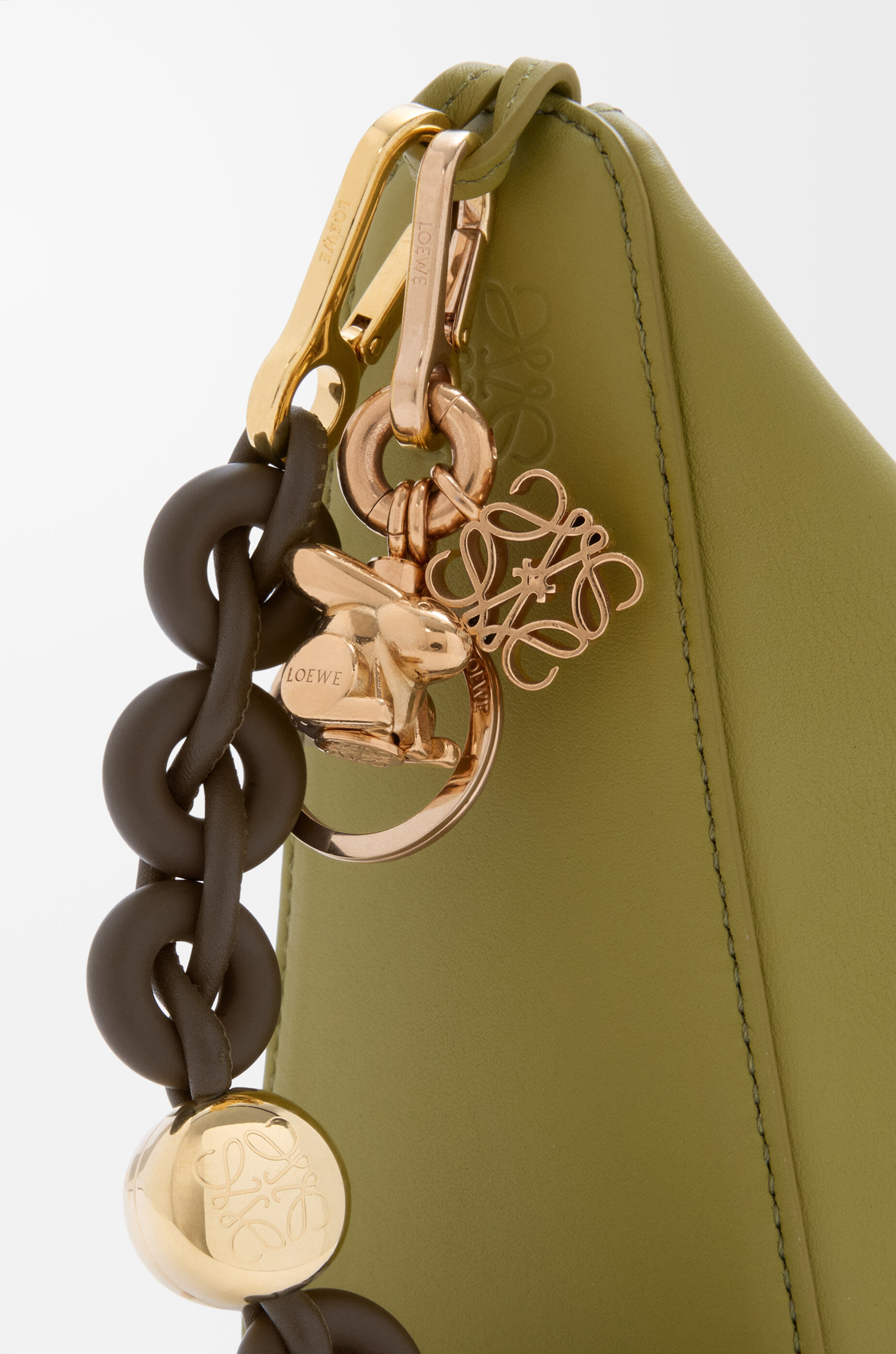 LOEWE Anagram keyring Gold