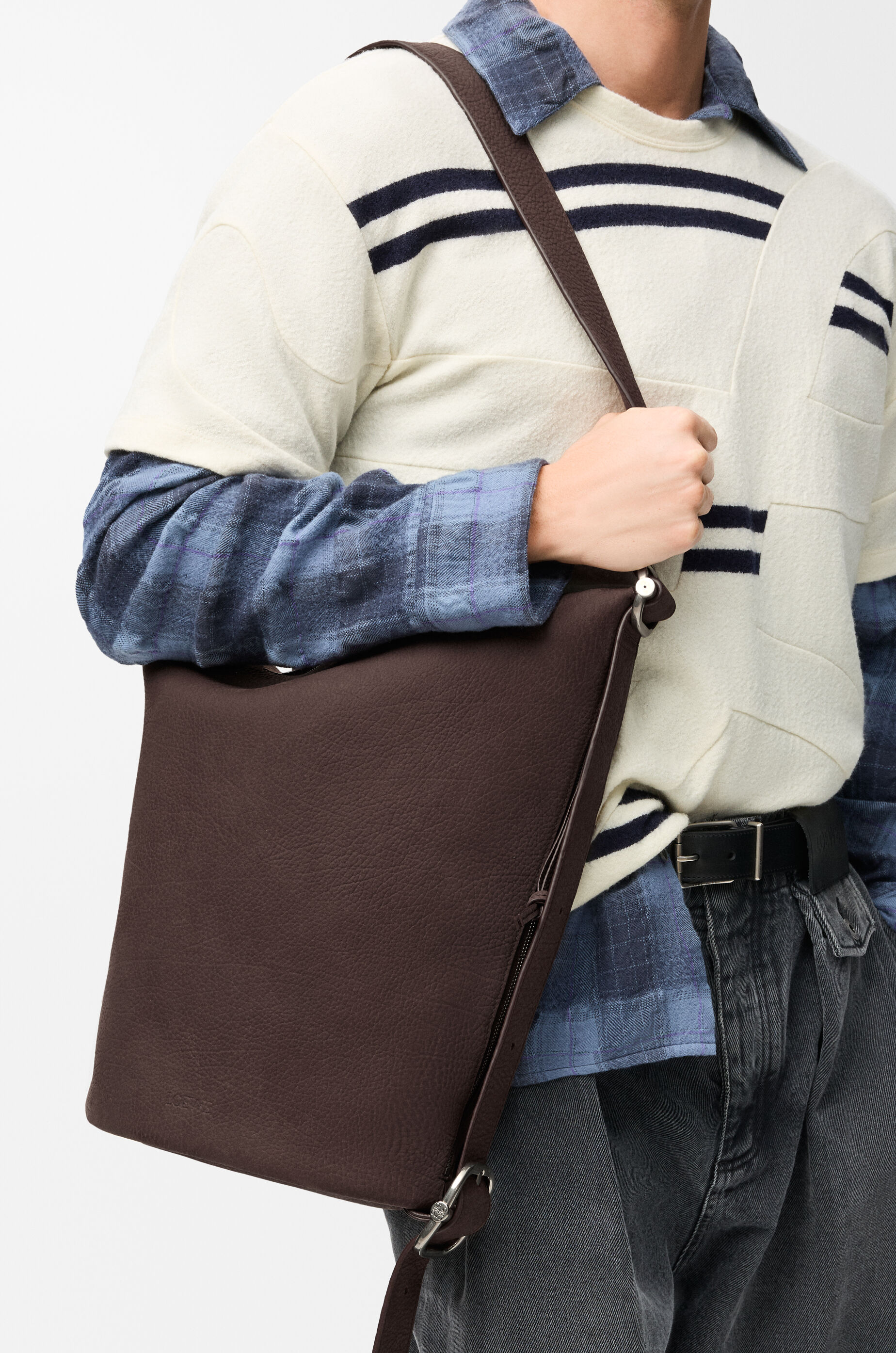 LOEWE Loop bucket in grained nubuck Dark Chestnut