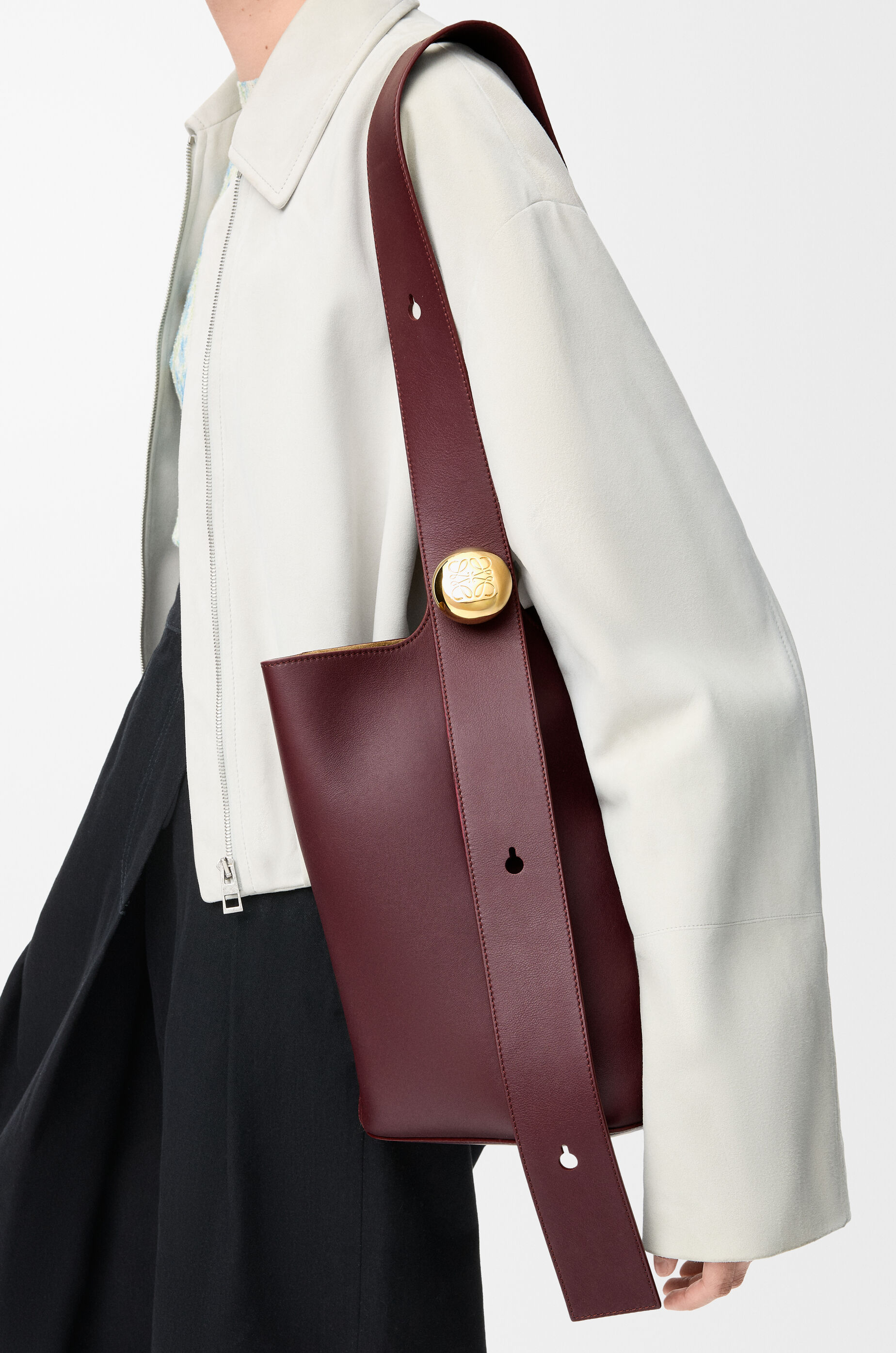 LOEWE Medium Pebble bucket in smooth calfskin Dark Burgundy