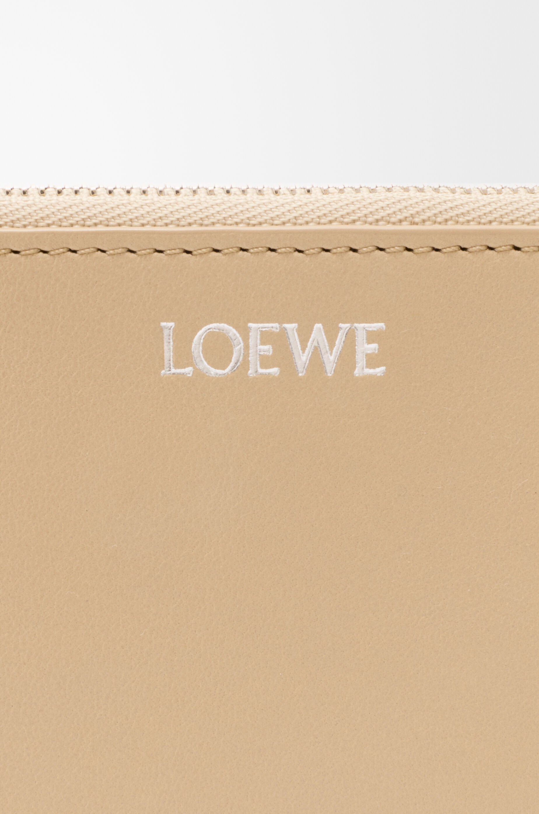LOEWE Knot coin cardholder in shiny nappa calfskin Beige/Lemon