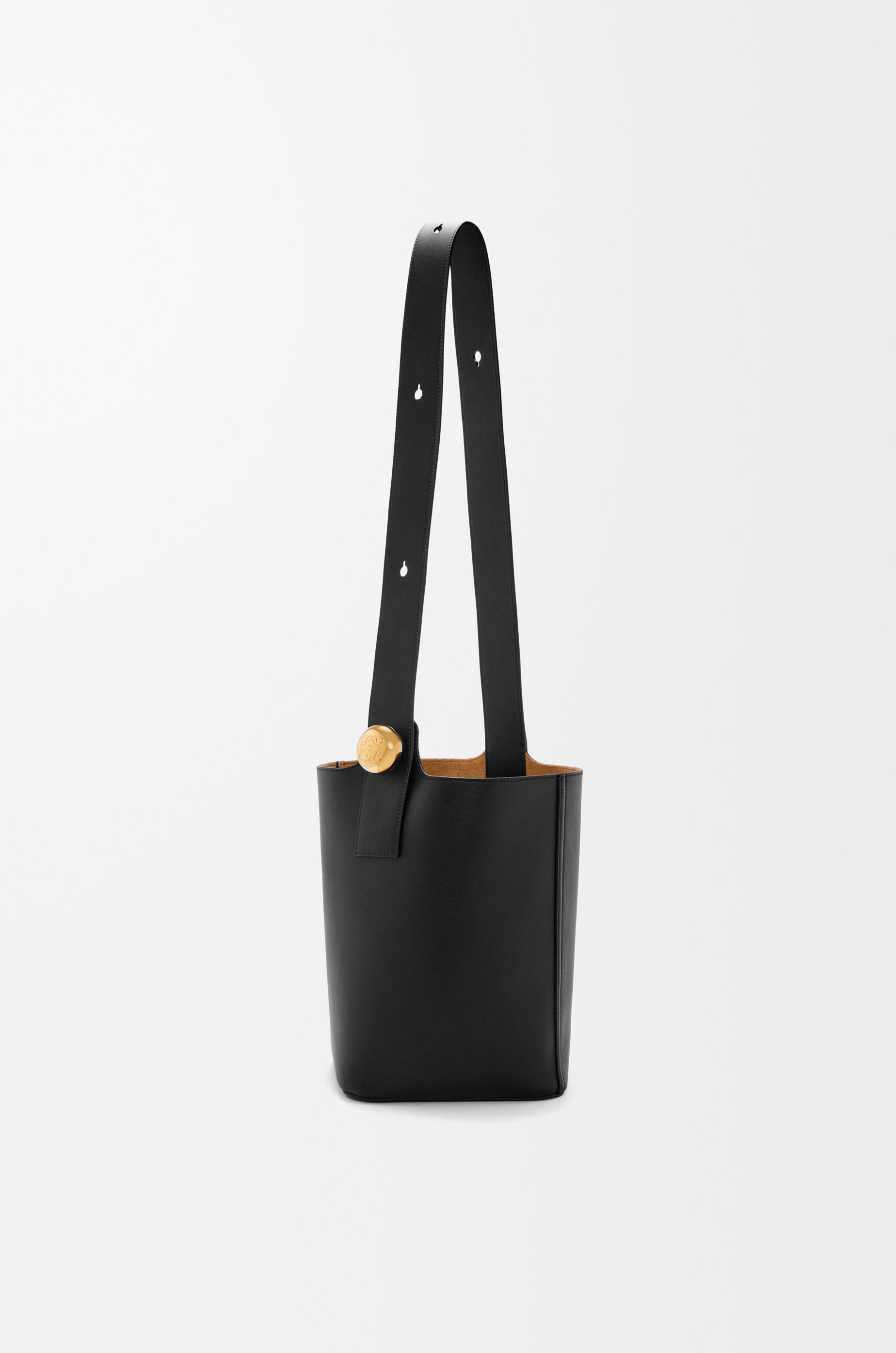 LOEWE Medium Pebble bucket in smooth calfskin Black