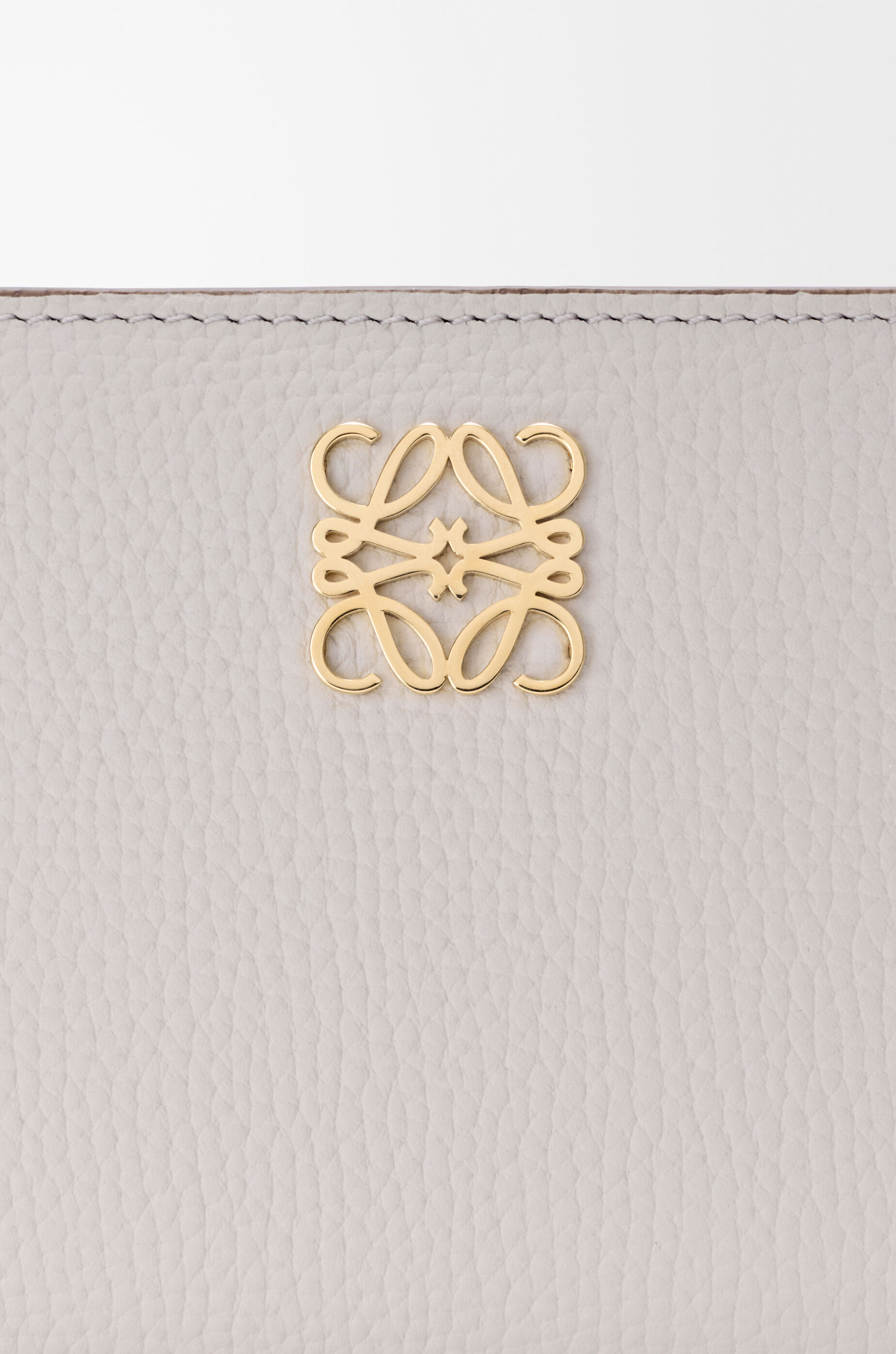LOEWE Anagram compact wallet in pebble grained calfskin Light Ghost Grey