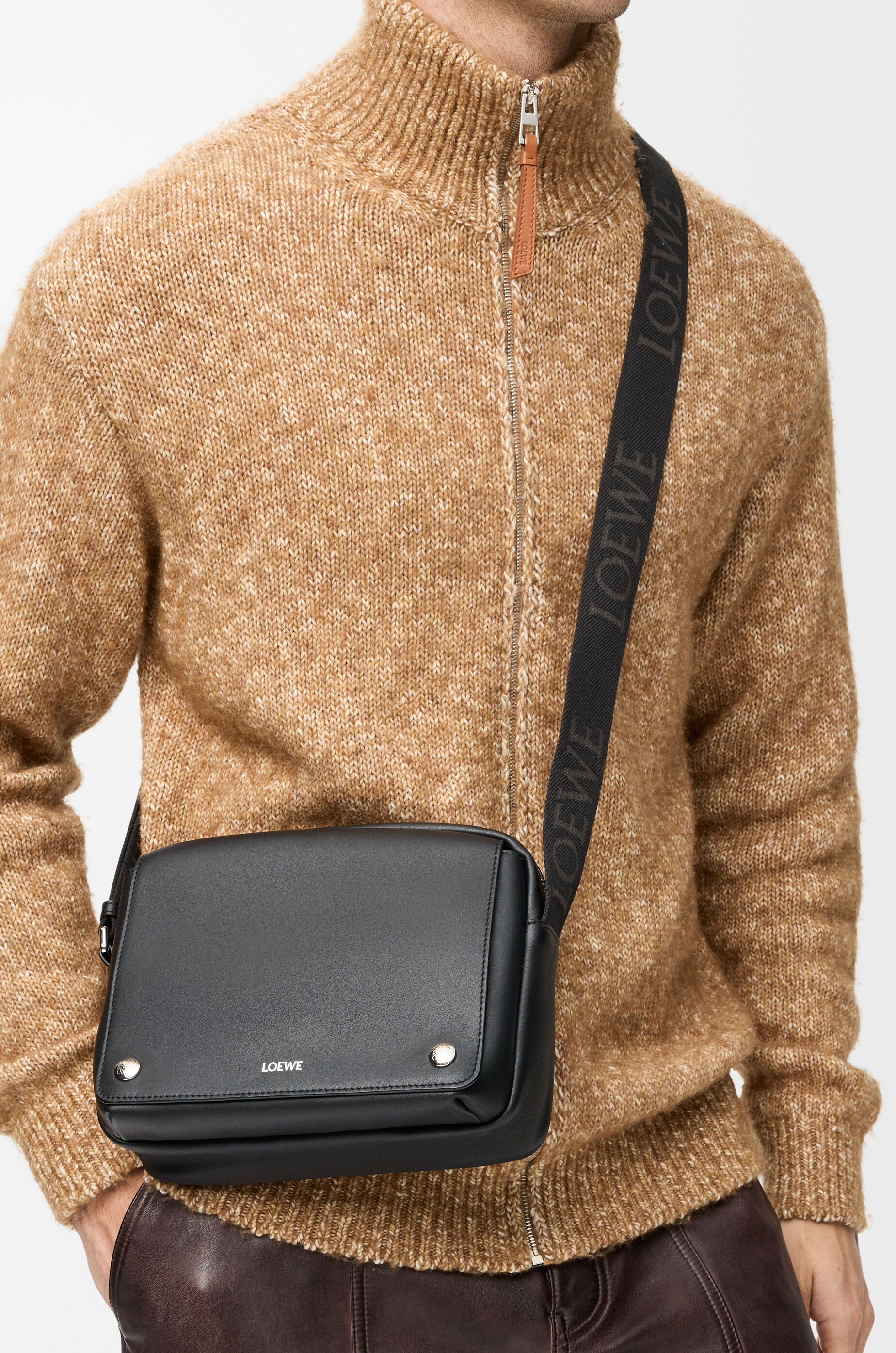 LOEWE Medium Pebble messenger bag in smooth calfskin Black
