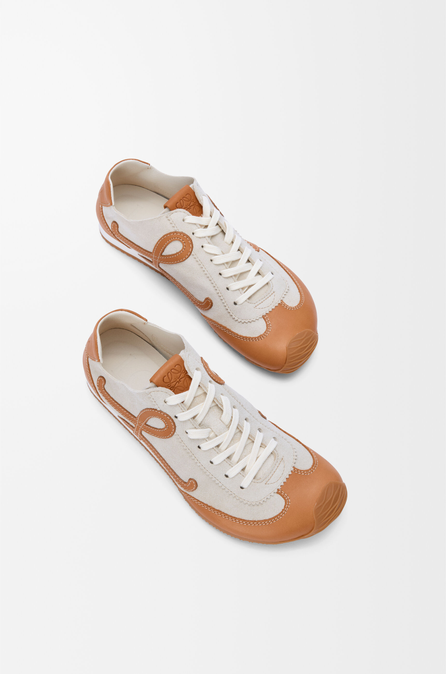 LOEWE Ballet Runner 2.0 unlined in deerskin and vegetable-tanned calfskin Soft White/Tan