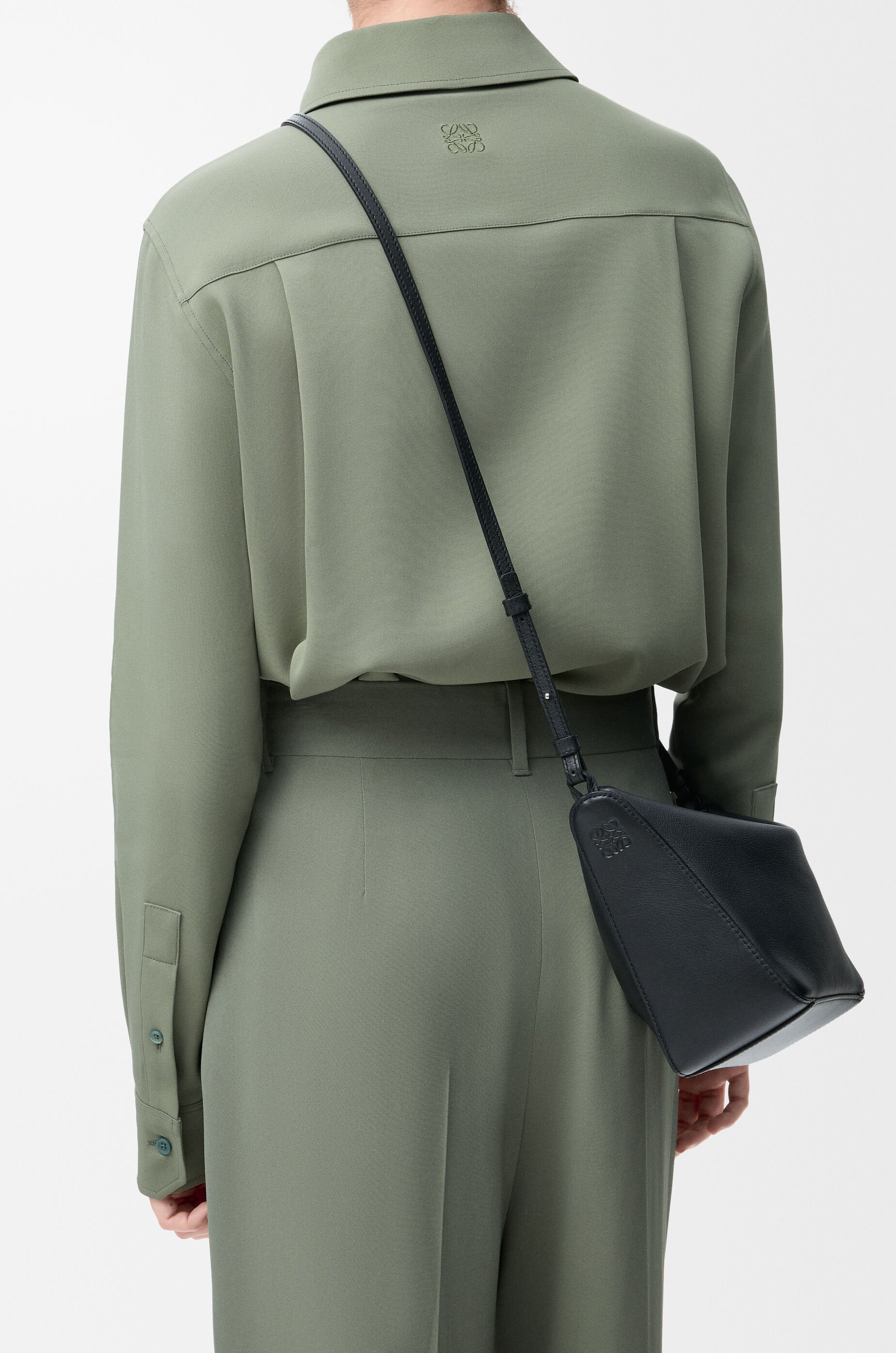 LOEWE Mini Hammock hobo in classic calfskin Black