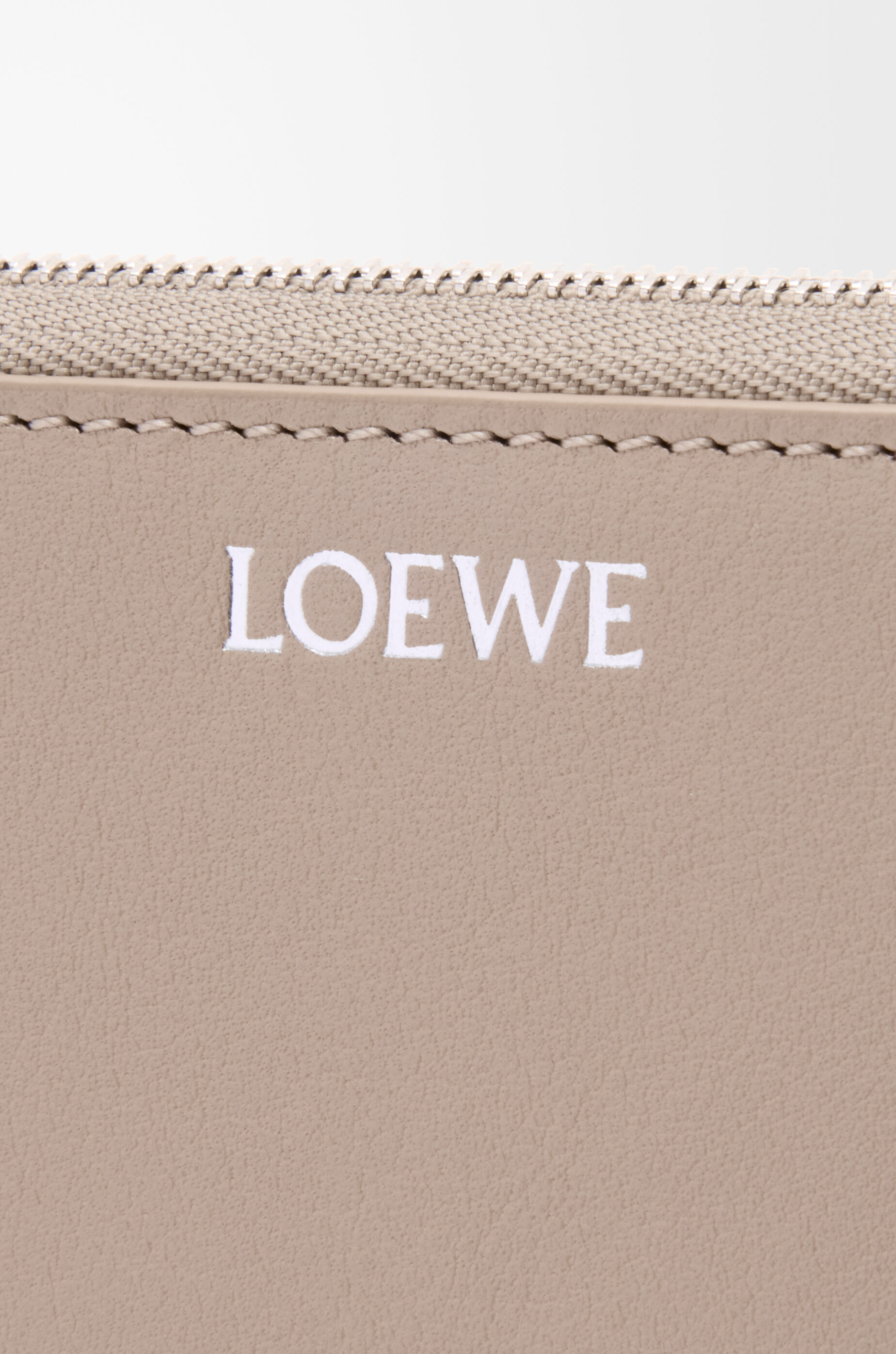 LOEWE Knot zip around wallet in shiny nappa calfskin Clay/Plum