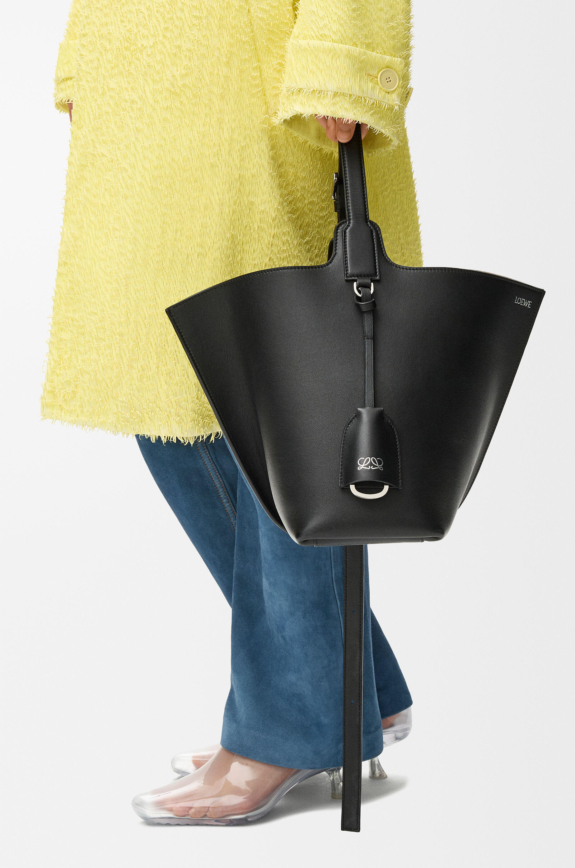 LOEWE Medium Bilbao bucket in smooth calfskin Black