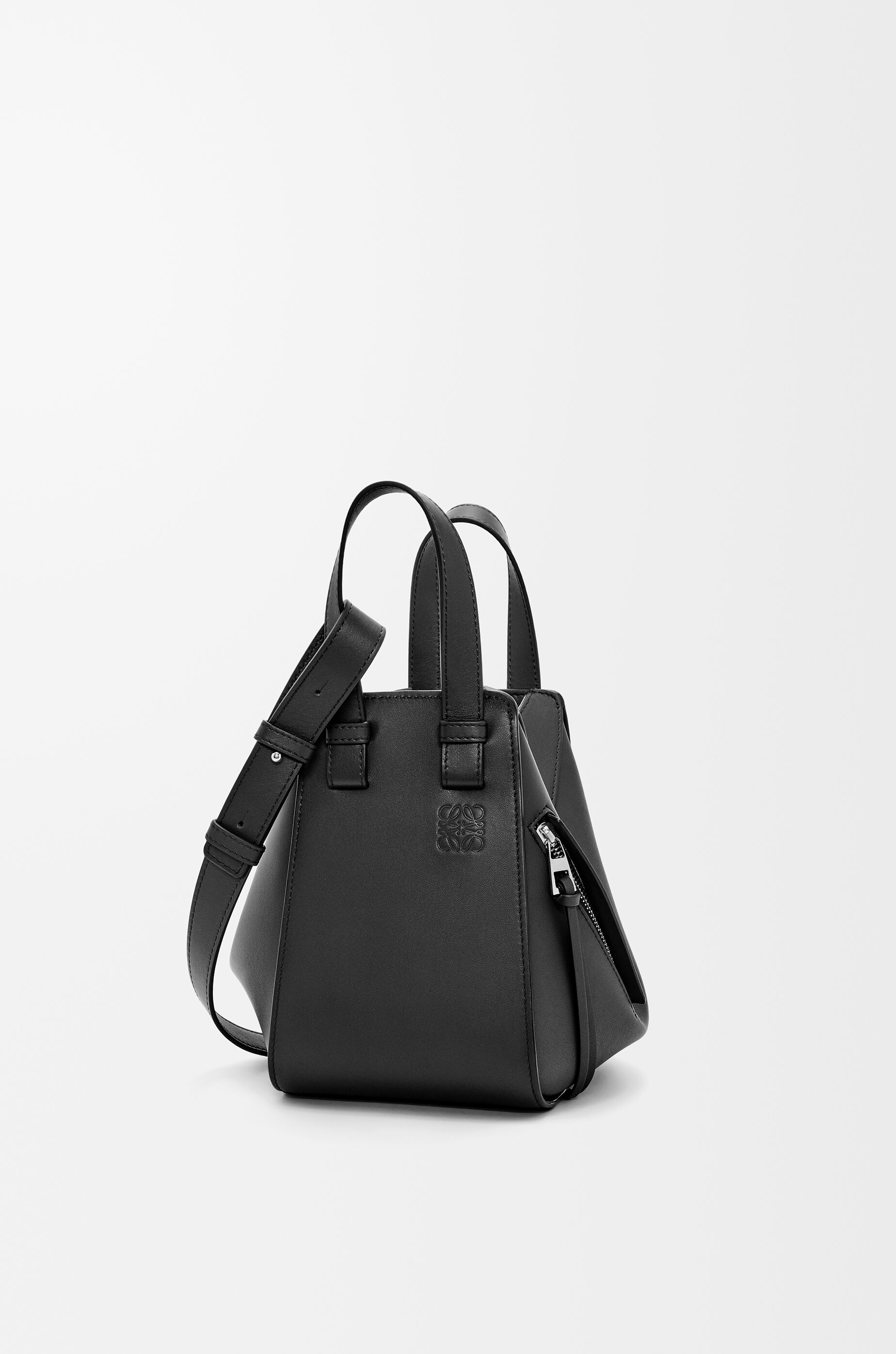 LOEWE Compact Hammock bag in classic calfskin Black