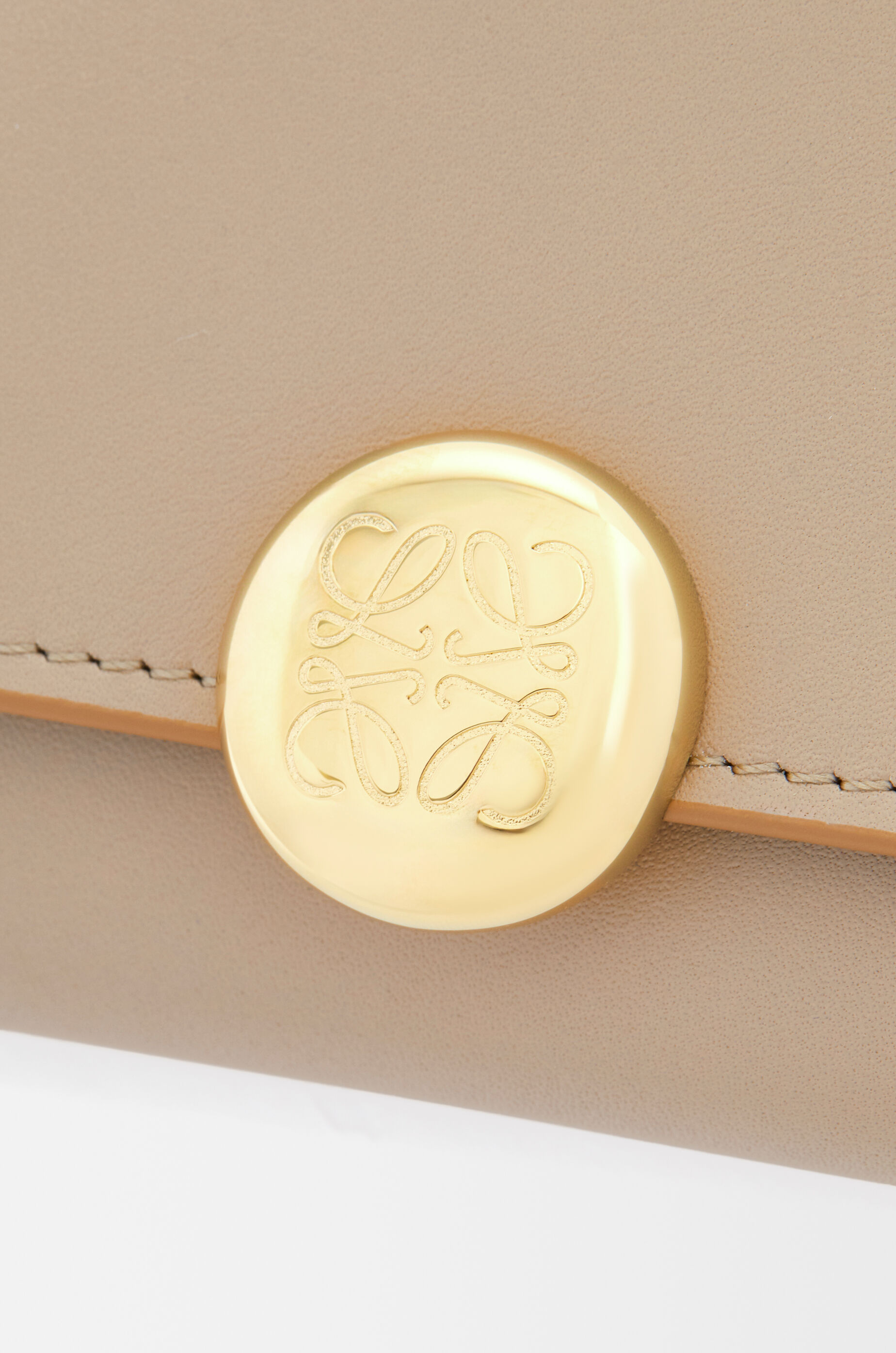 LOEWE Pebble continental wallet in shiny nappa calfskin Sand