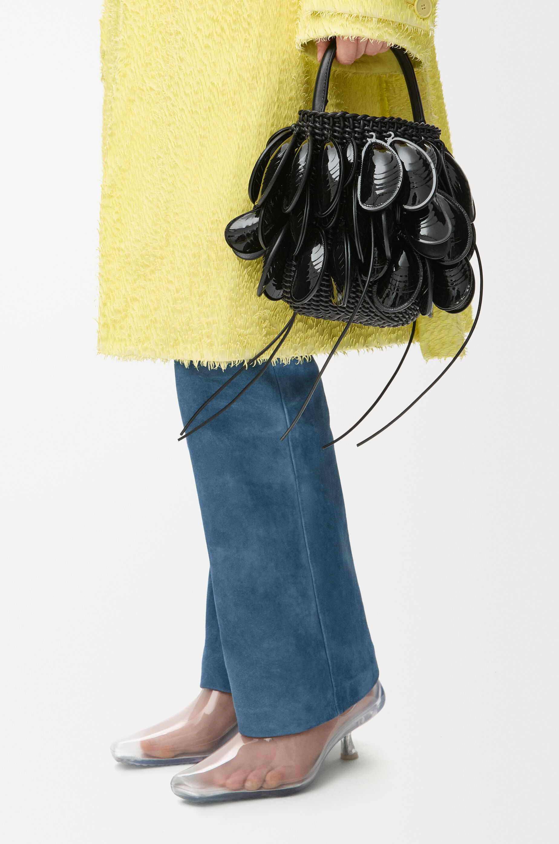 LOEWE Shell bucket in woven calfskin Black