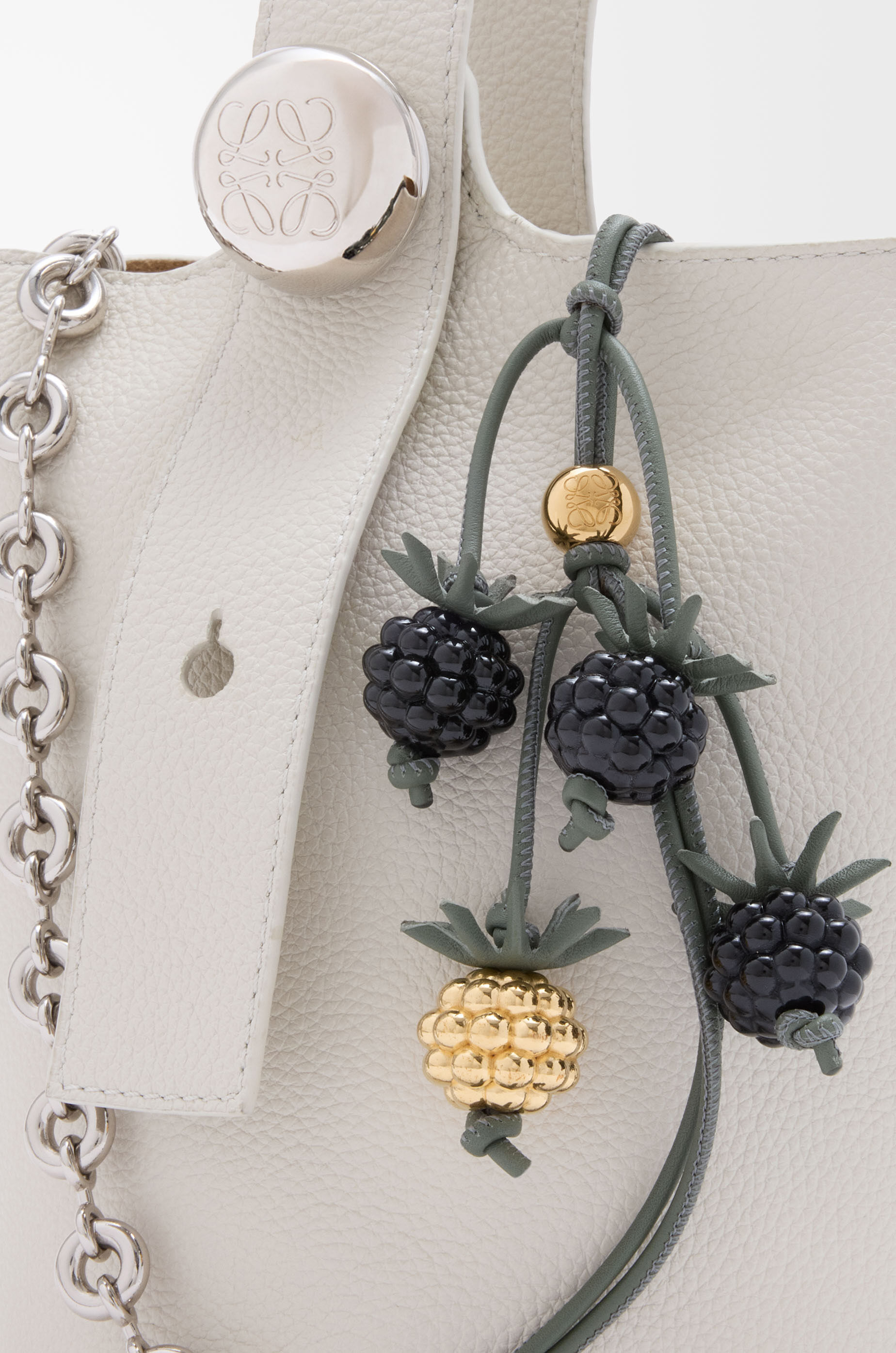 LOEWE Berry charm in classic calfskin Black/Green