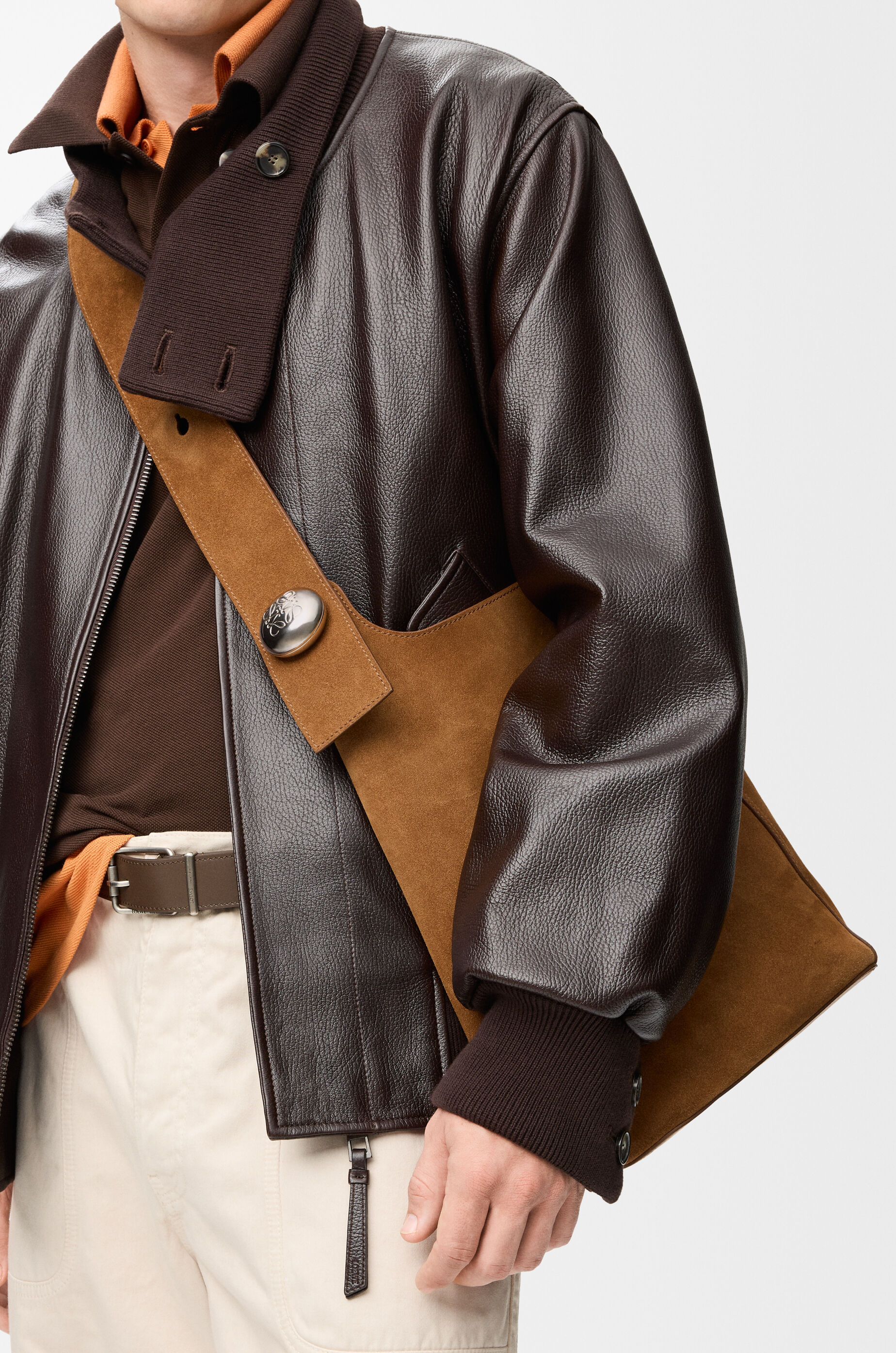 LOEWE Large Pebble bucket bag in suede calfskin Tobacco