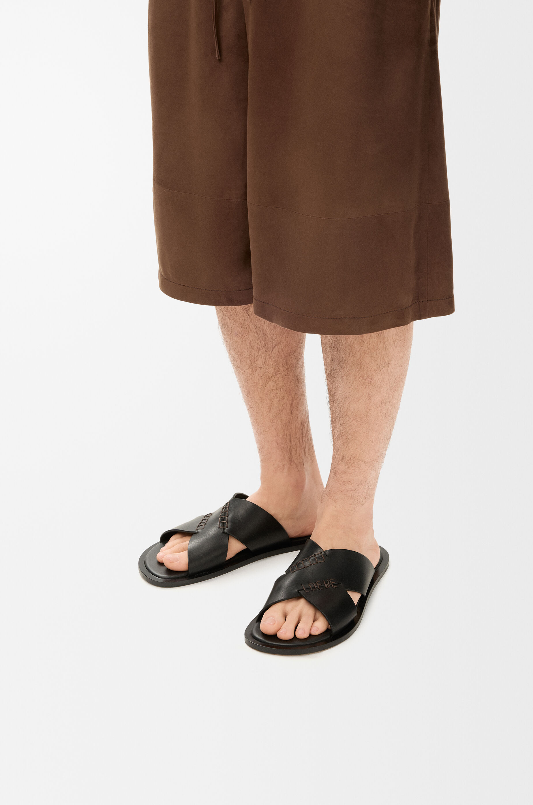 LOEWE Flex criss-cross slide in vegetable-tanned calfskin Black