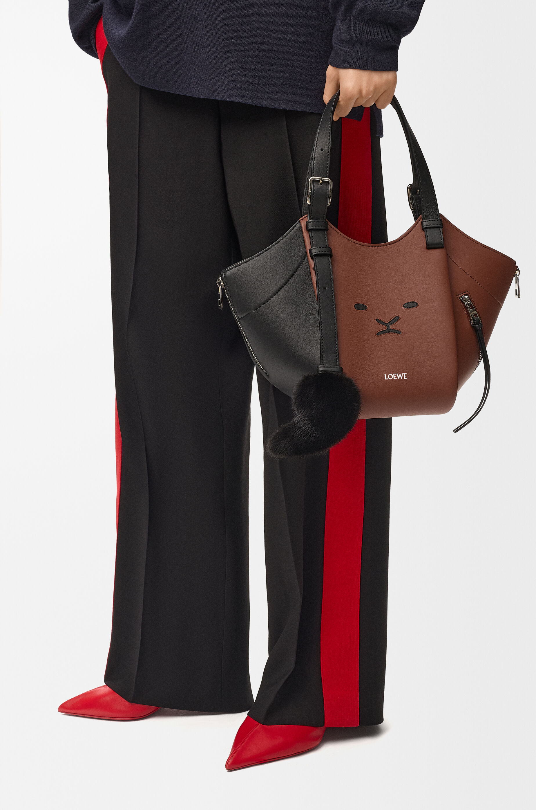 LOEWE Lion Intarsio Hammock Flip bag in calfskin Black/Pecan