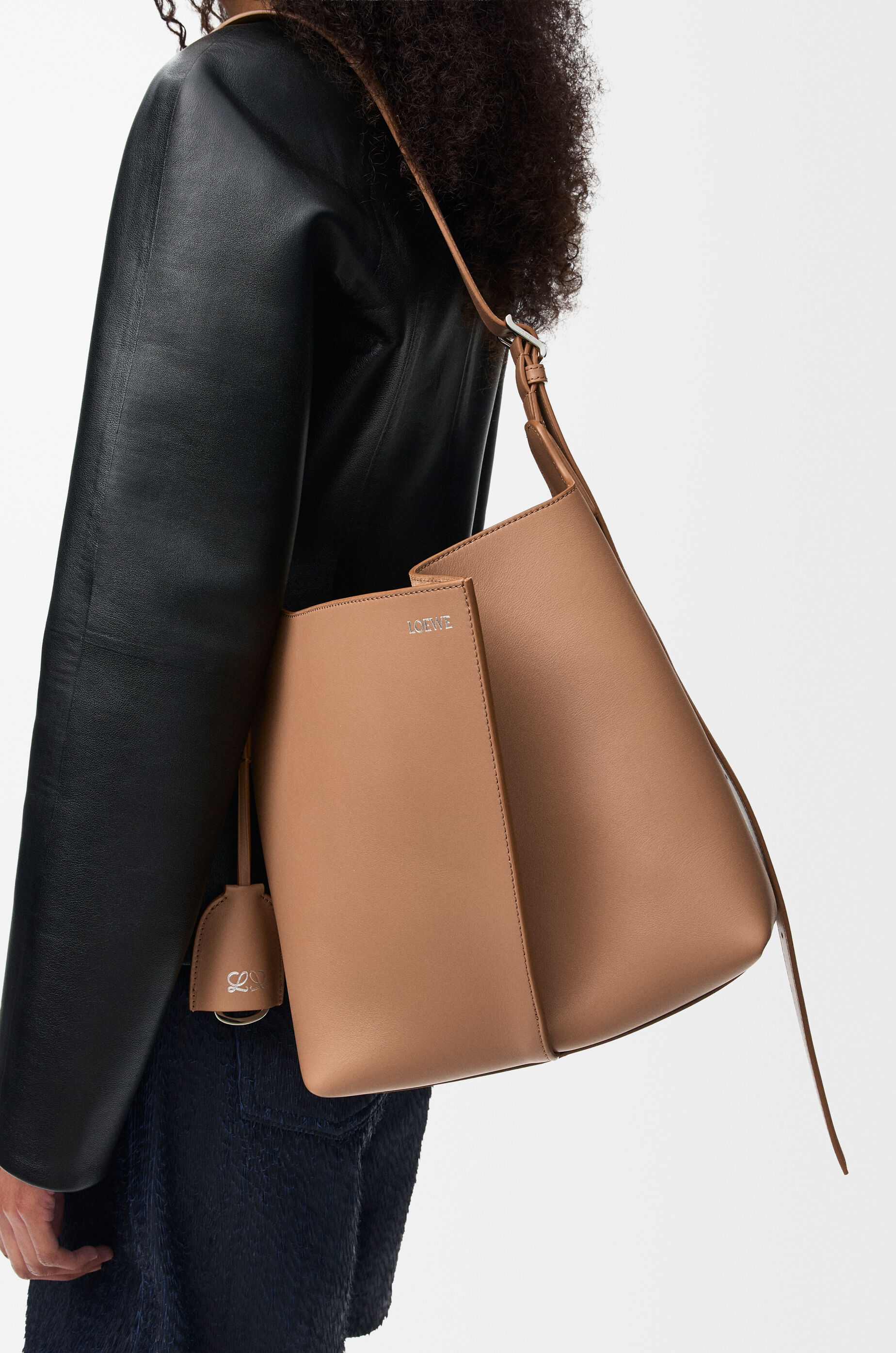 LOEWE Medium Bilbao bucket in smooth calfskin Mocha