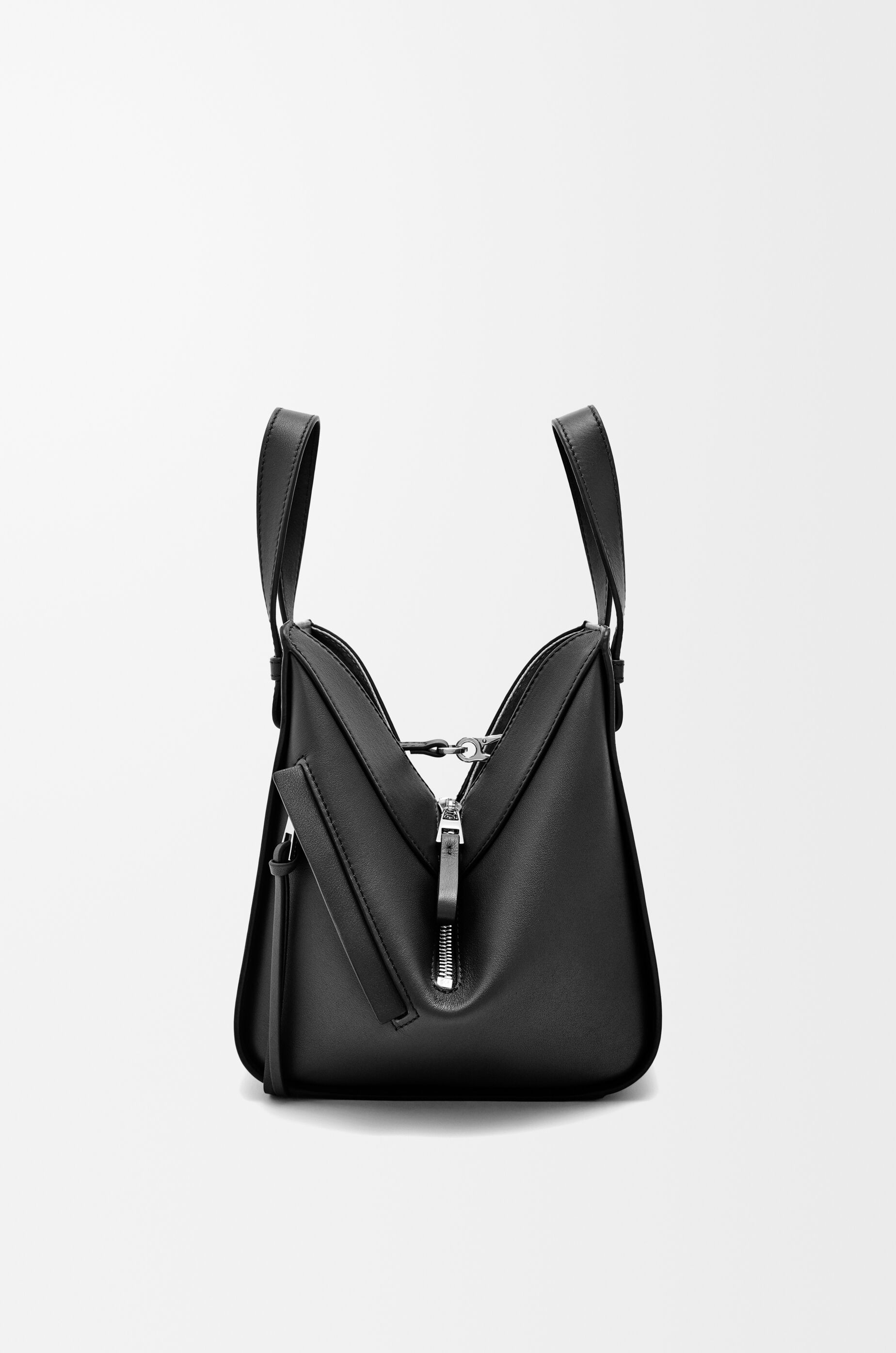 LOEWE Compact Hammock bag in classic calfskin Black