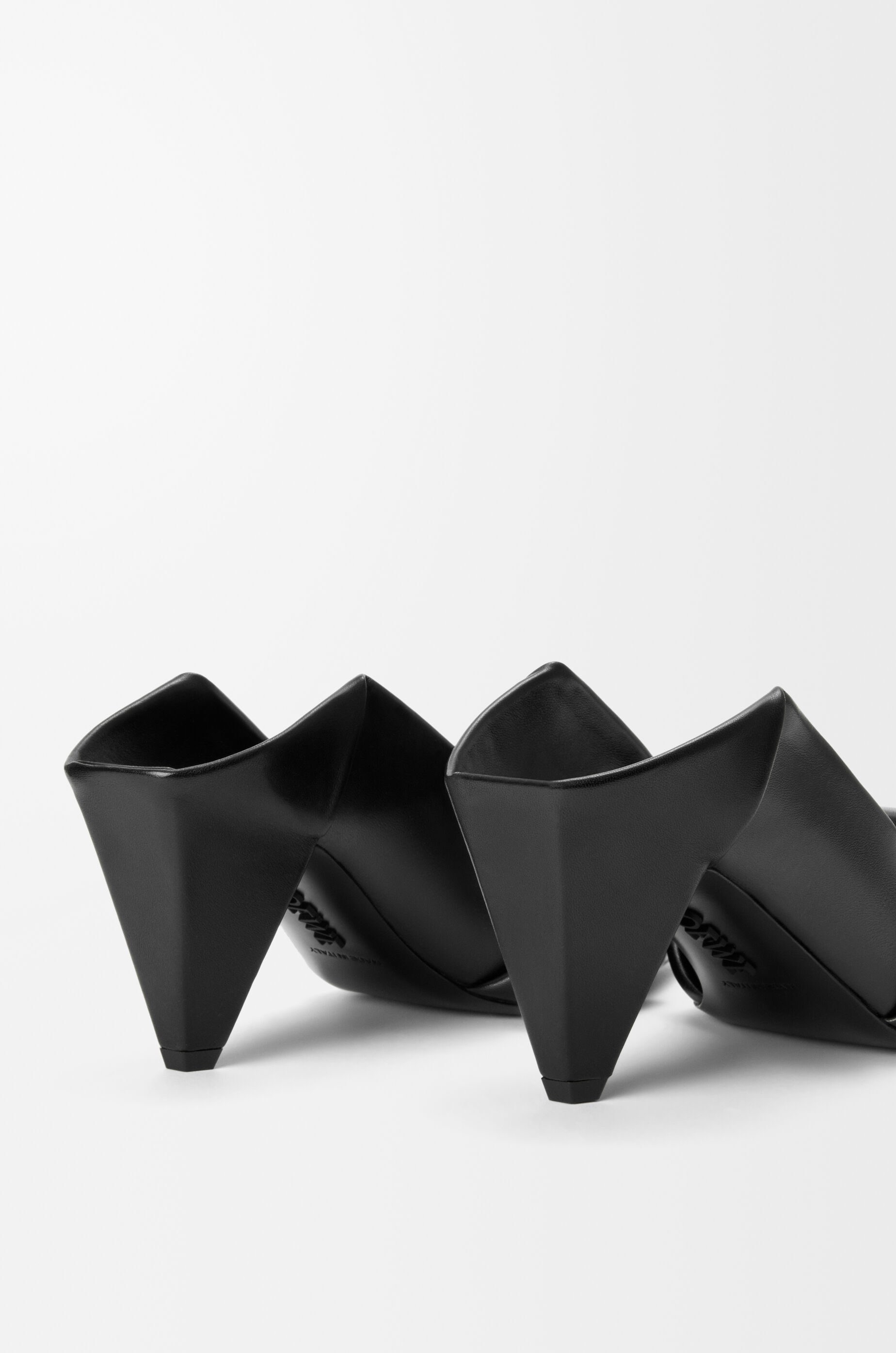 LOEWE Origami flap back pump in lambskin Black