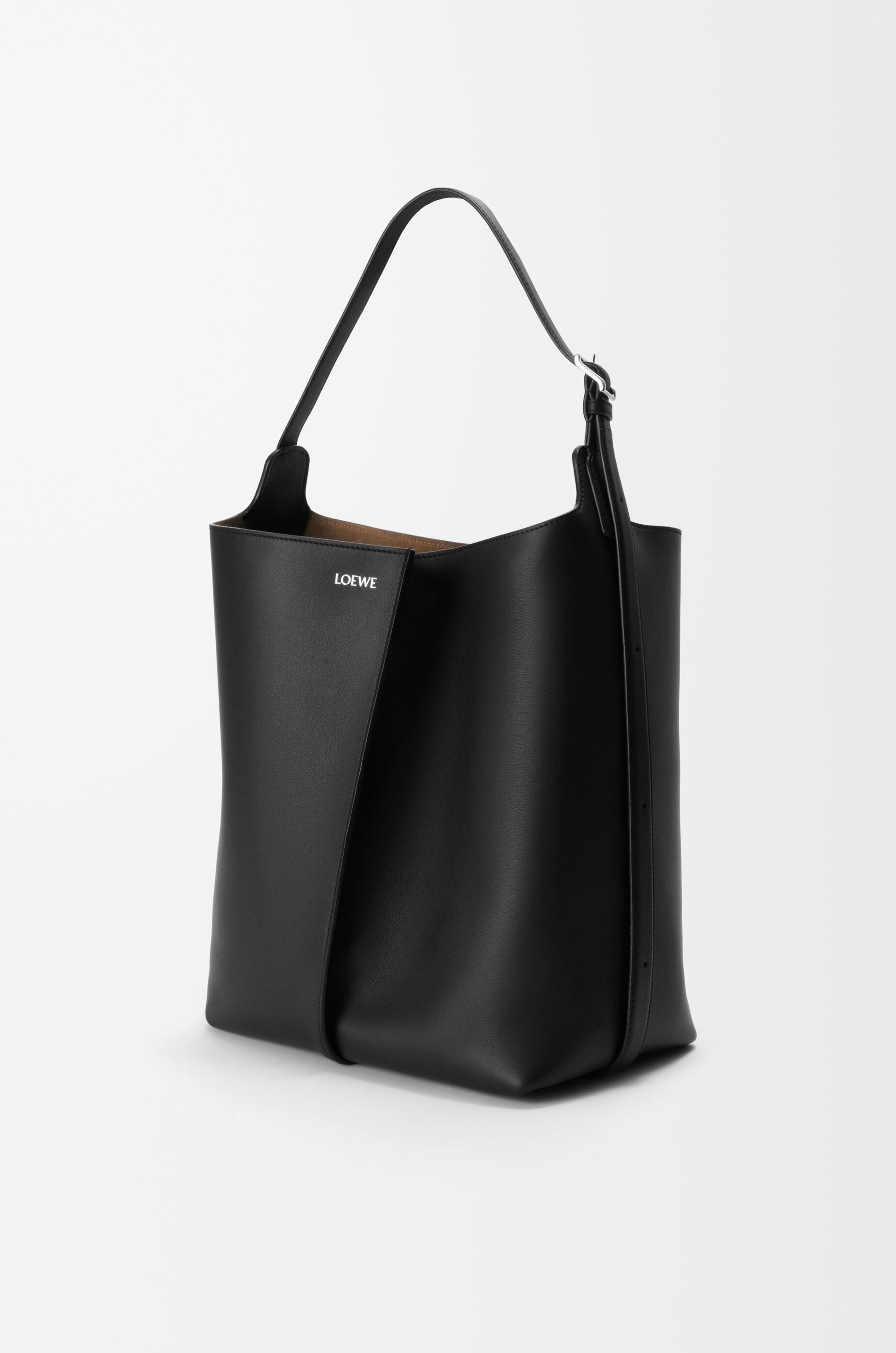 LOEWE Large Bilbao bucket in smooth calfskin Black