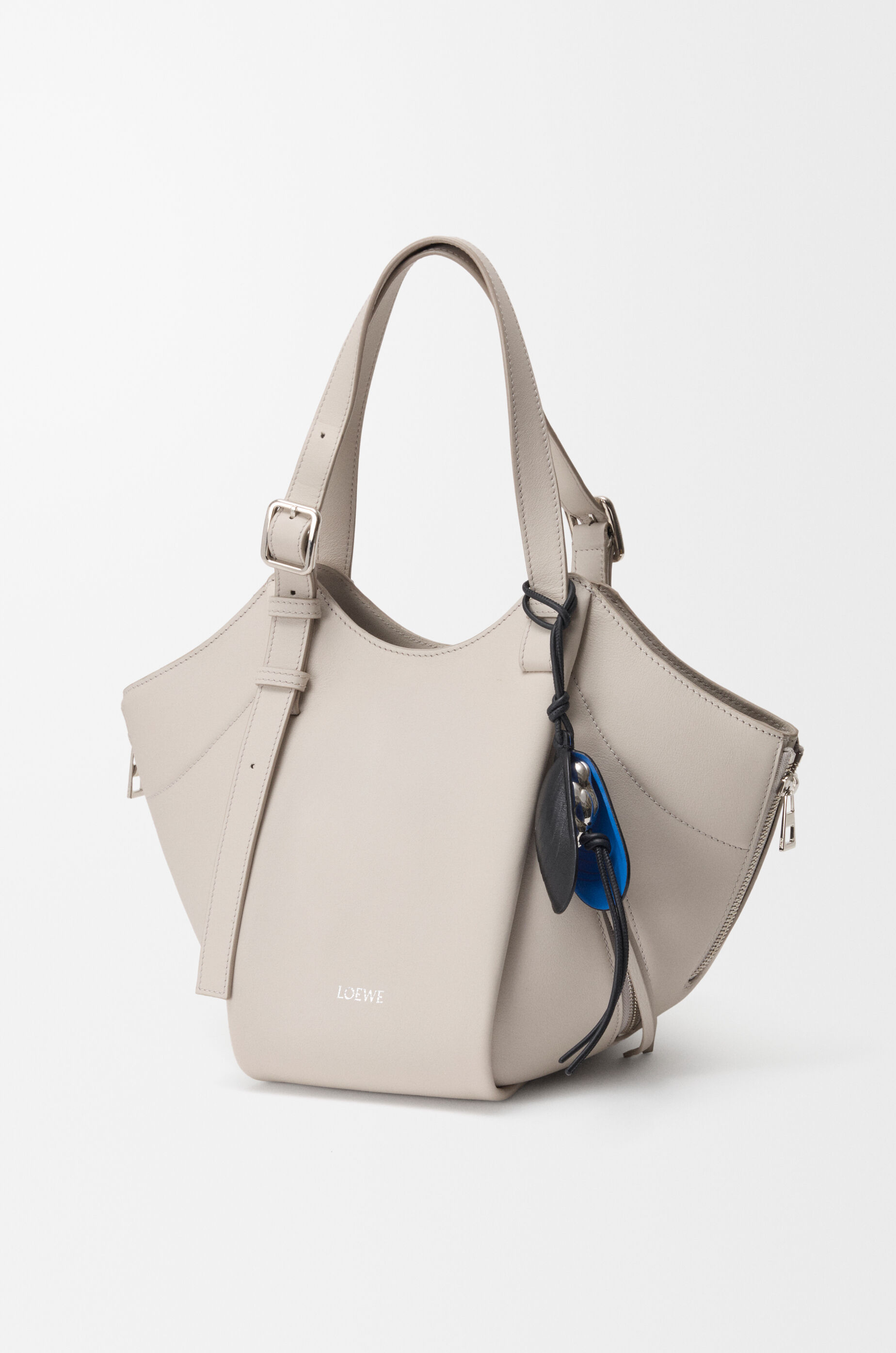 LOEWE Shell charm in leather Black