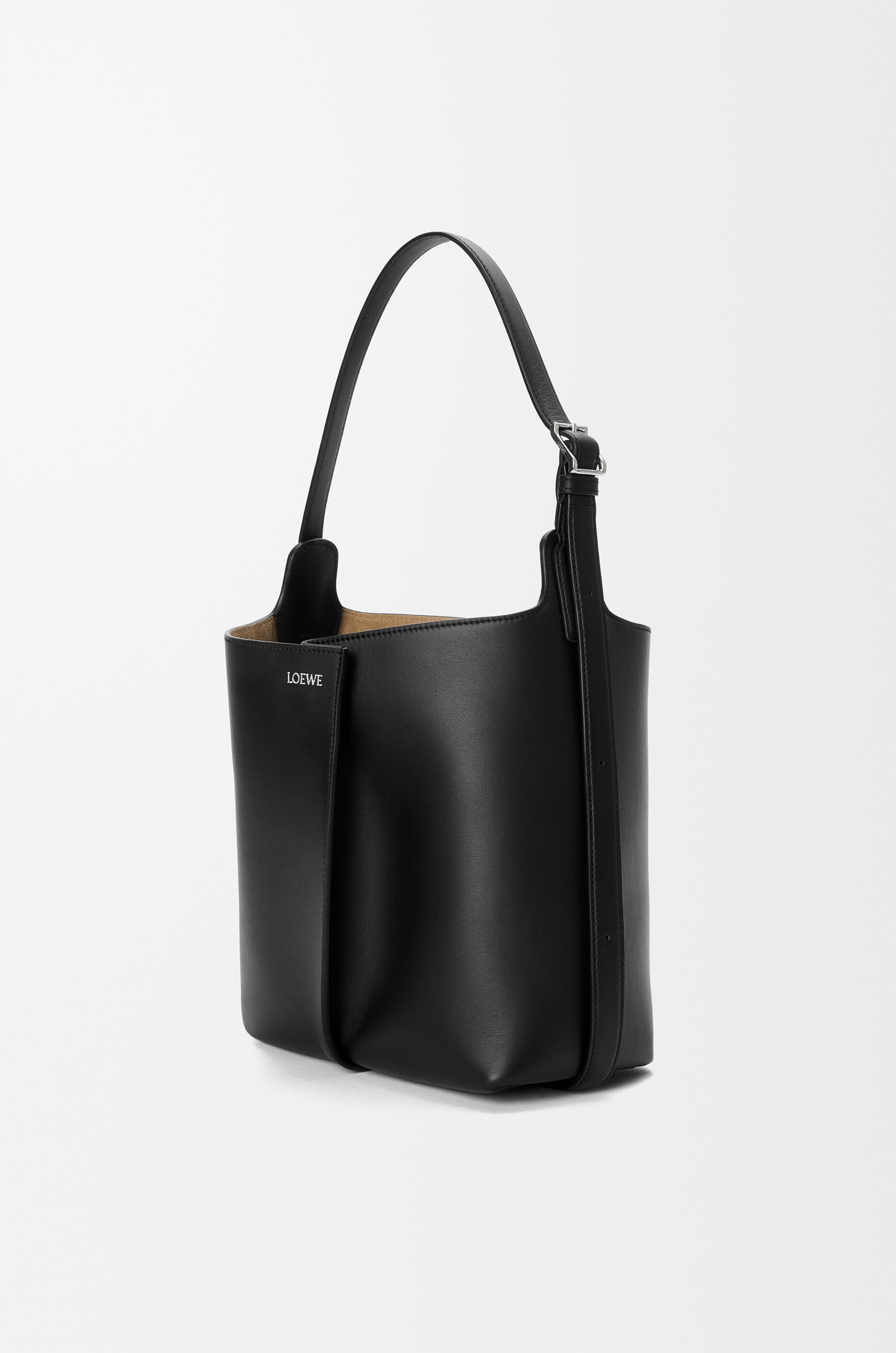 LOEWE Medium Bilbao bucket in smooth calfskin Black