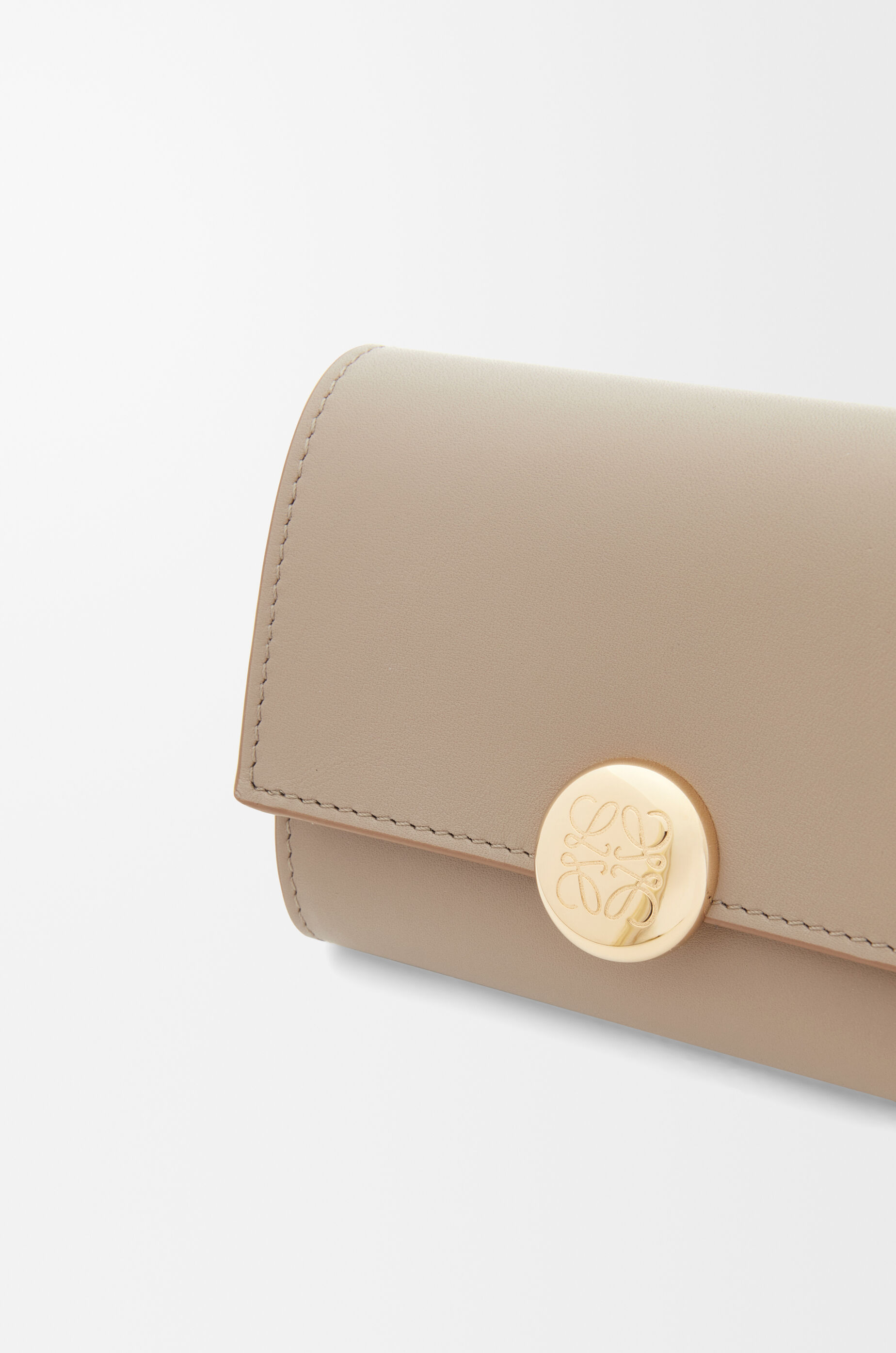 LOEWE Pebble small vertical wallet in shiny nappa calfskin Sand