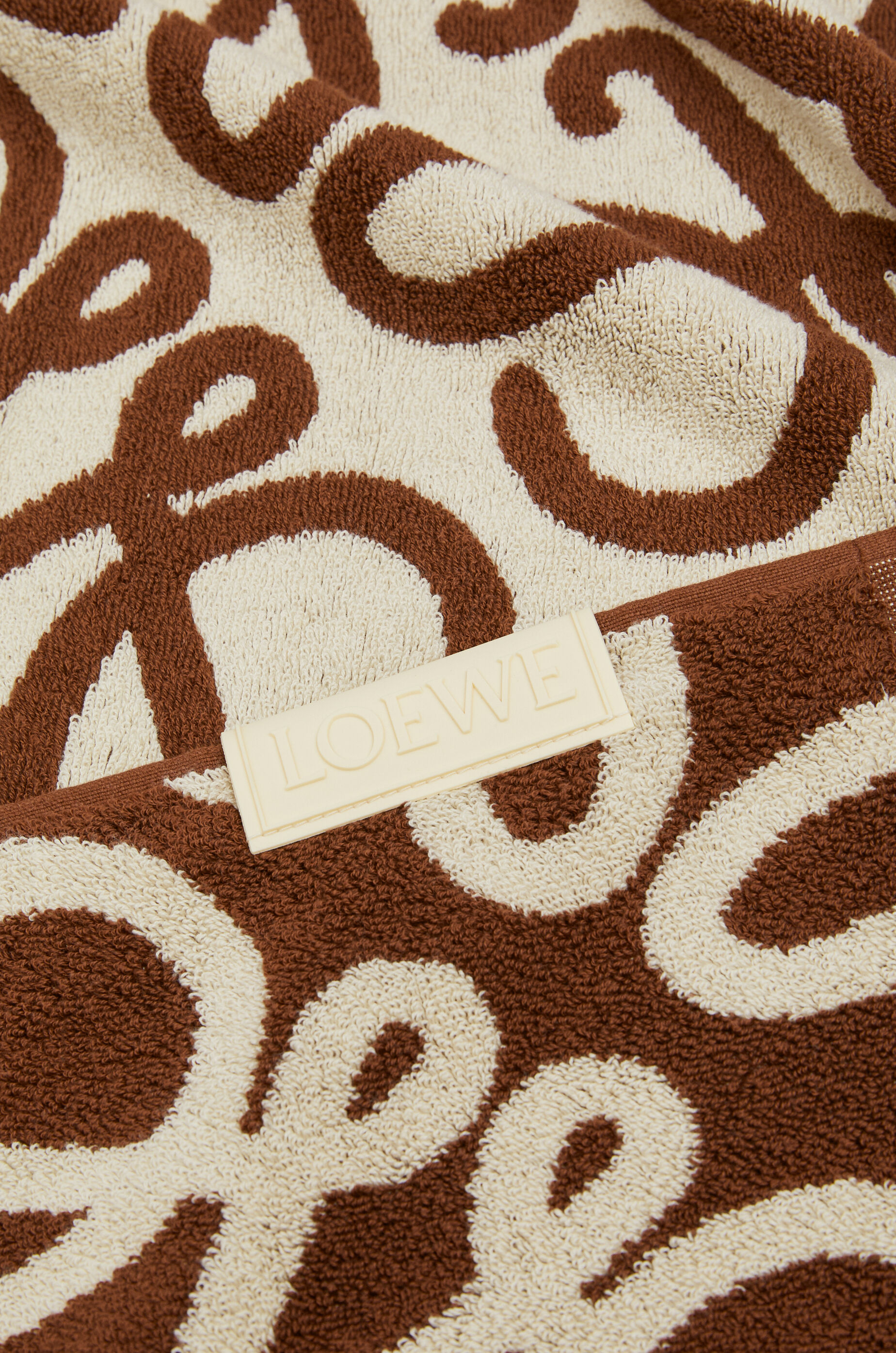 LOEWE Towel in cotton Brown/Beige