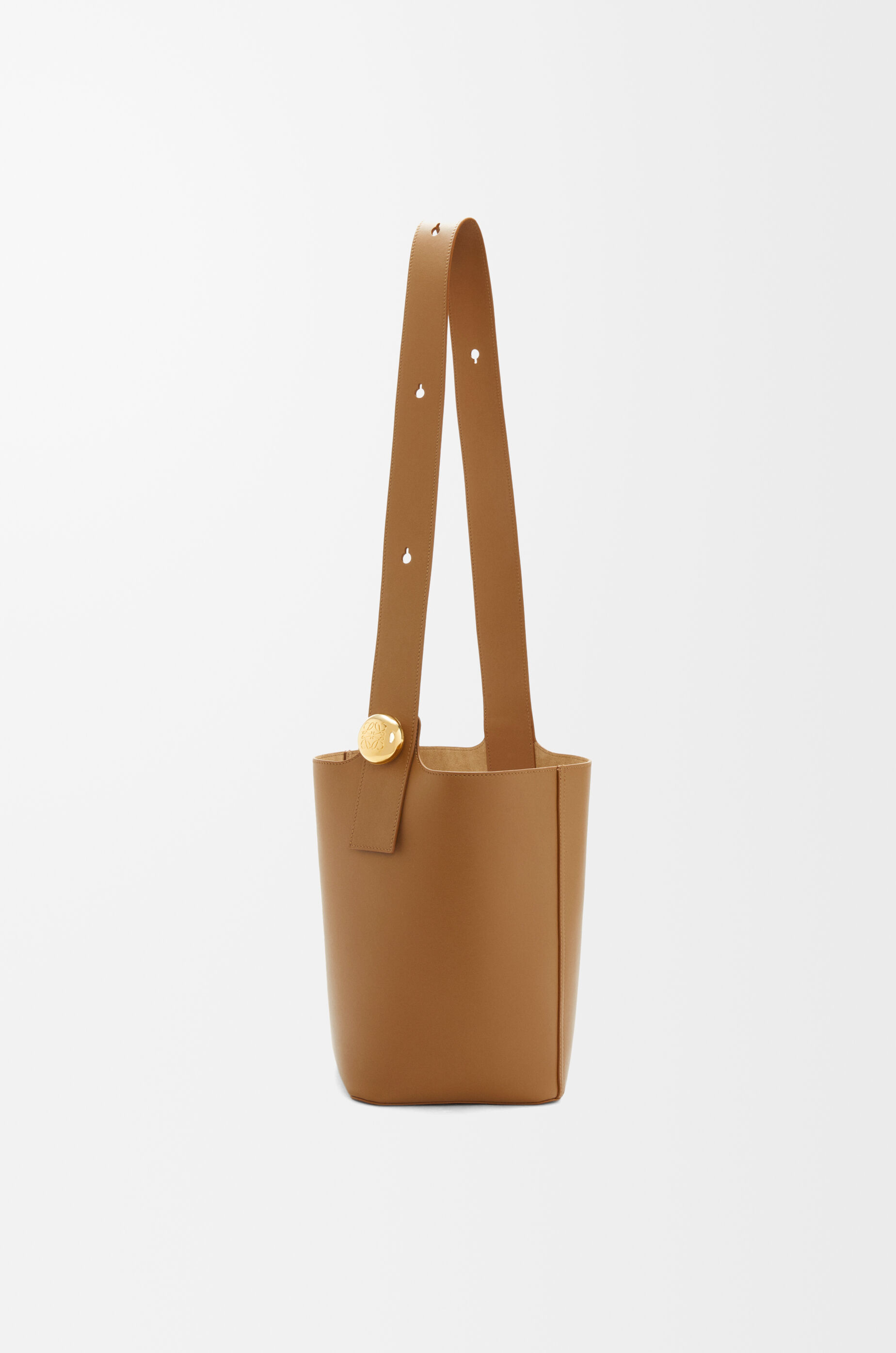 LOEWE Medium Pebble bucket in smooth calfskin Oak