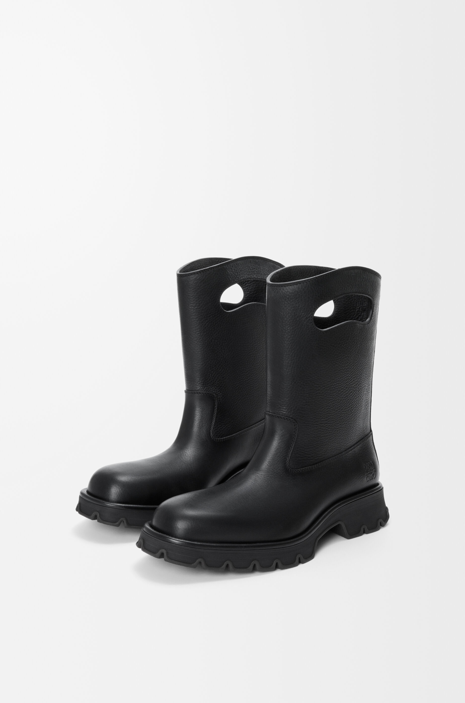 LOEWE Bobby boot in grained vegetable-tanned calfskin Black